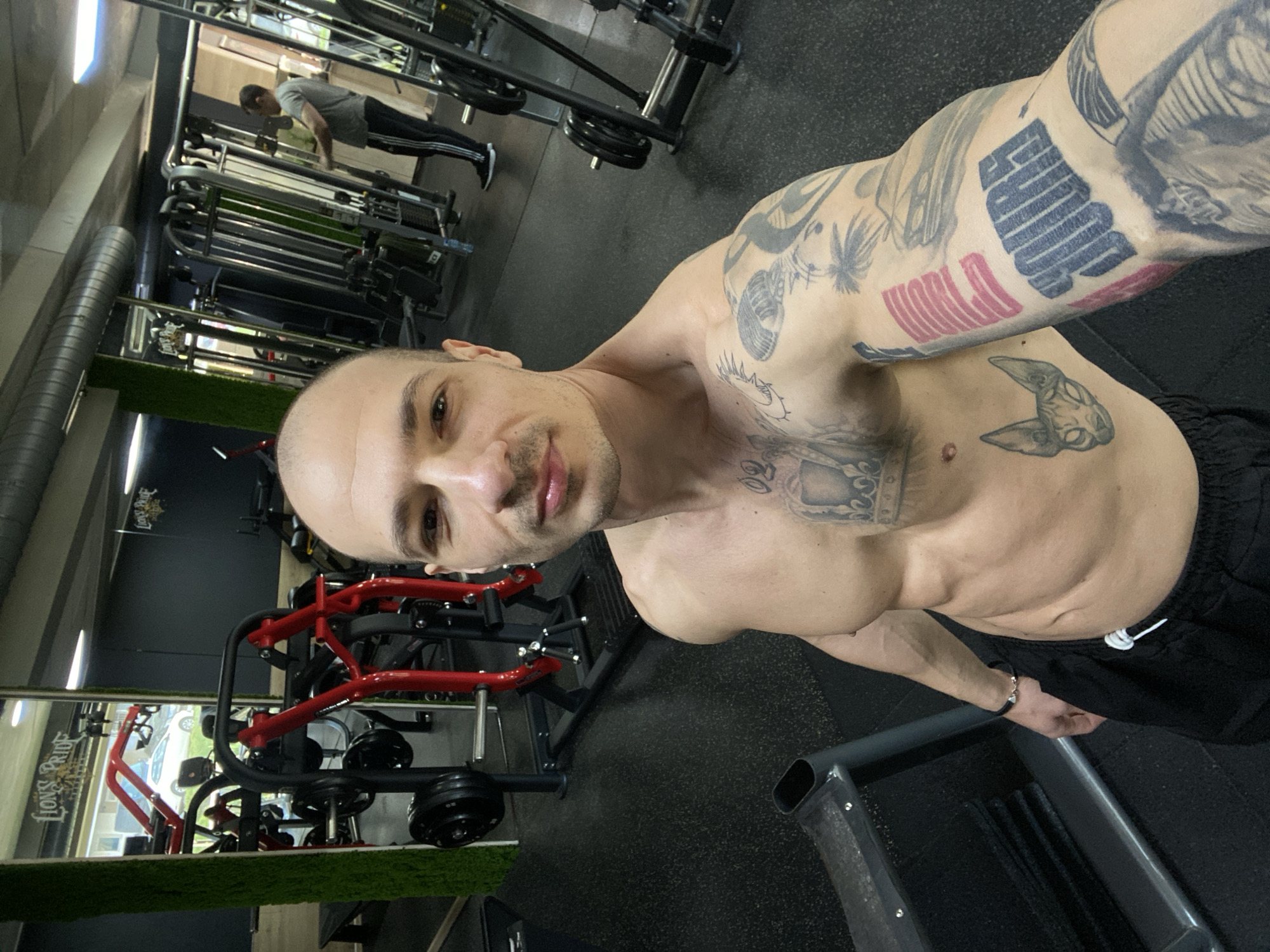 Tattooed man spotted at Lions Pride gym in Pleven