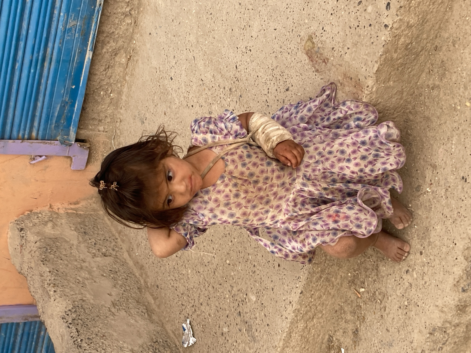 Child observed resting on ground in Loralai, Pakistan
