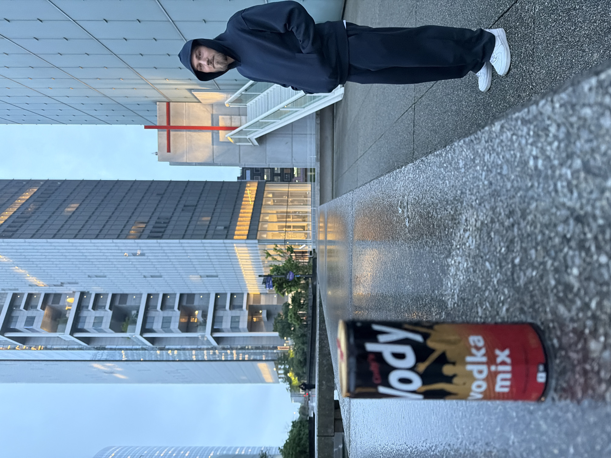 Evening pedestrian activity documented across La Défense business district