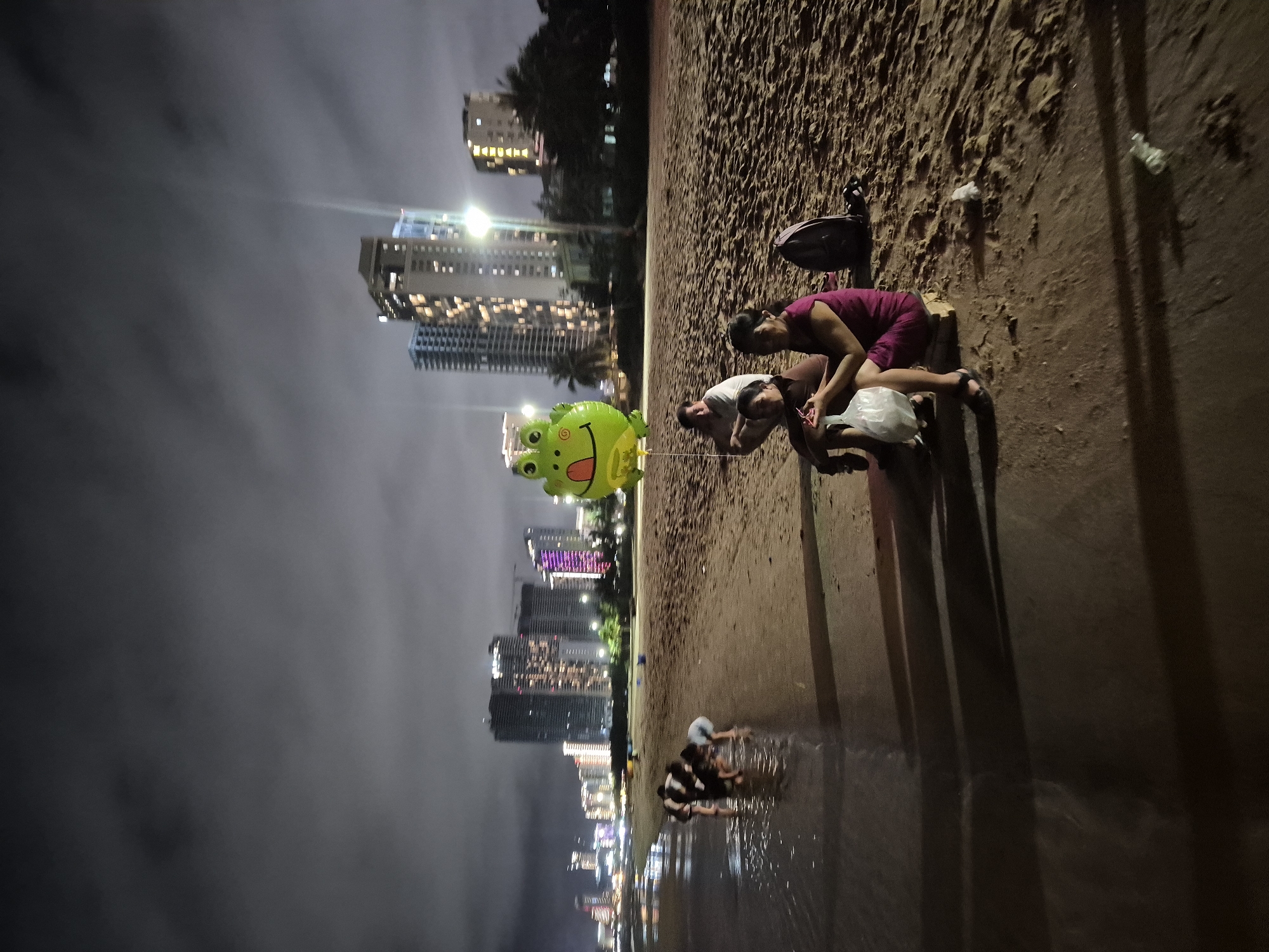 Night beach gatherings observed along Đà Nẵng waterfront