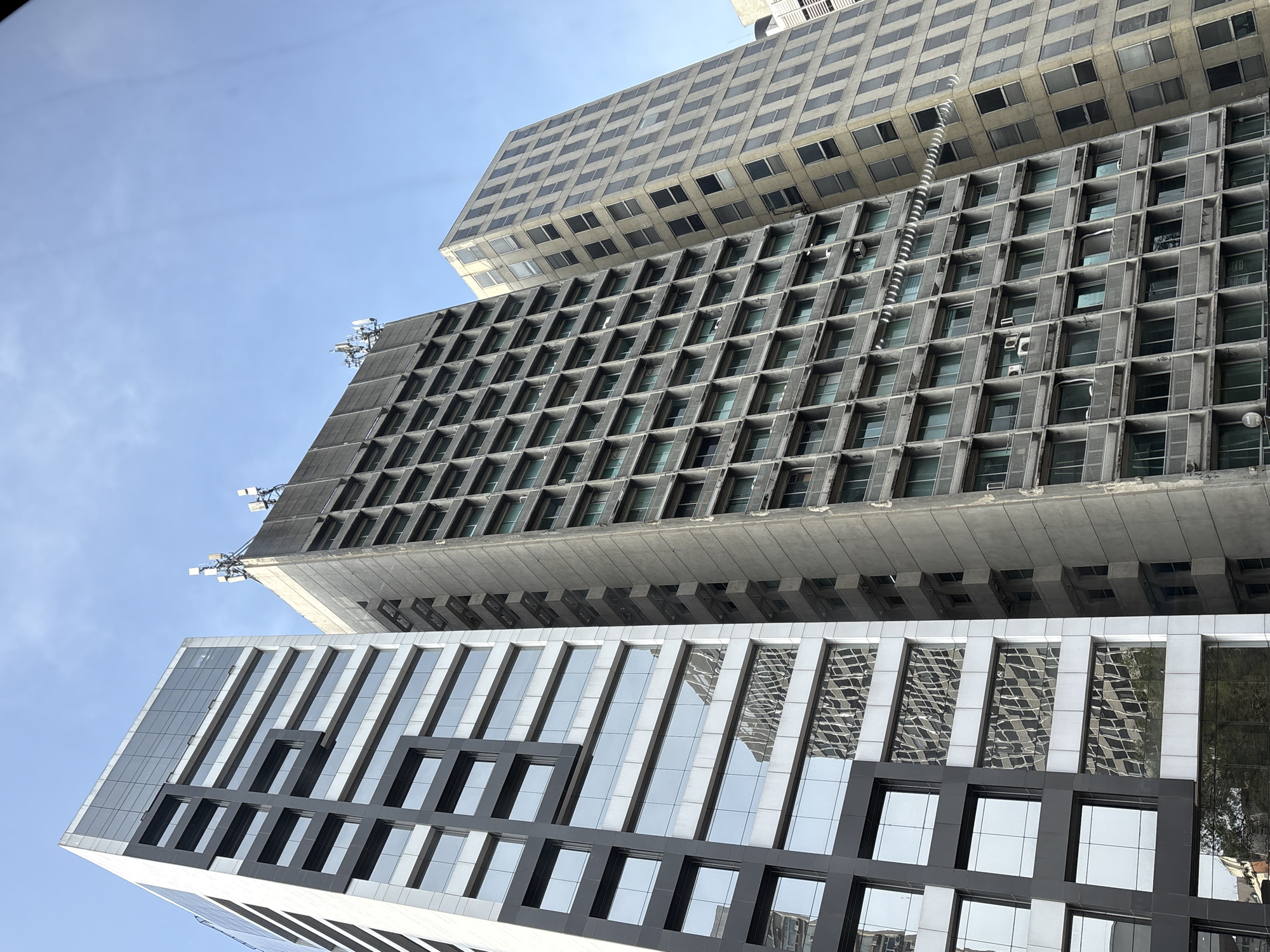 Street-level São Paulo: skyscrapers, overpasses, and federal courts