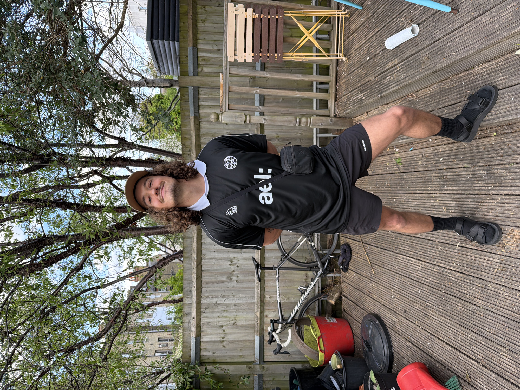 Man in soccer jersey spotted on London backyard deck