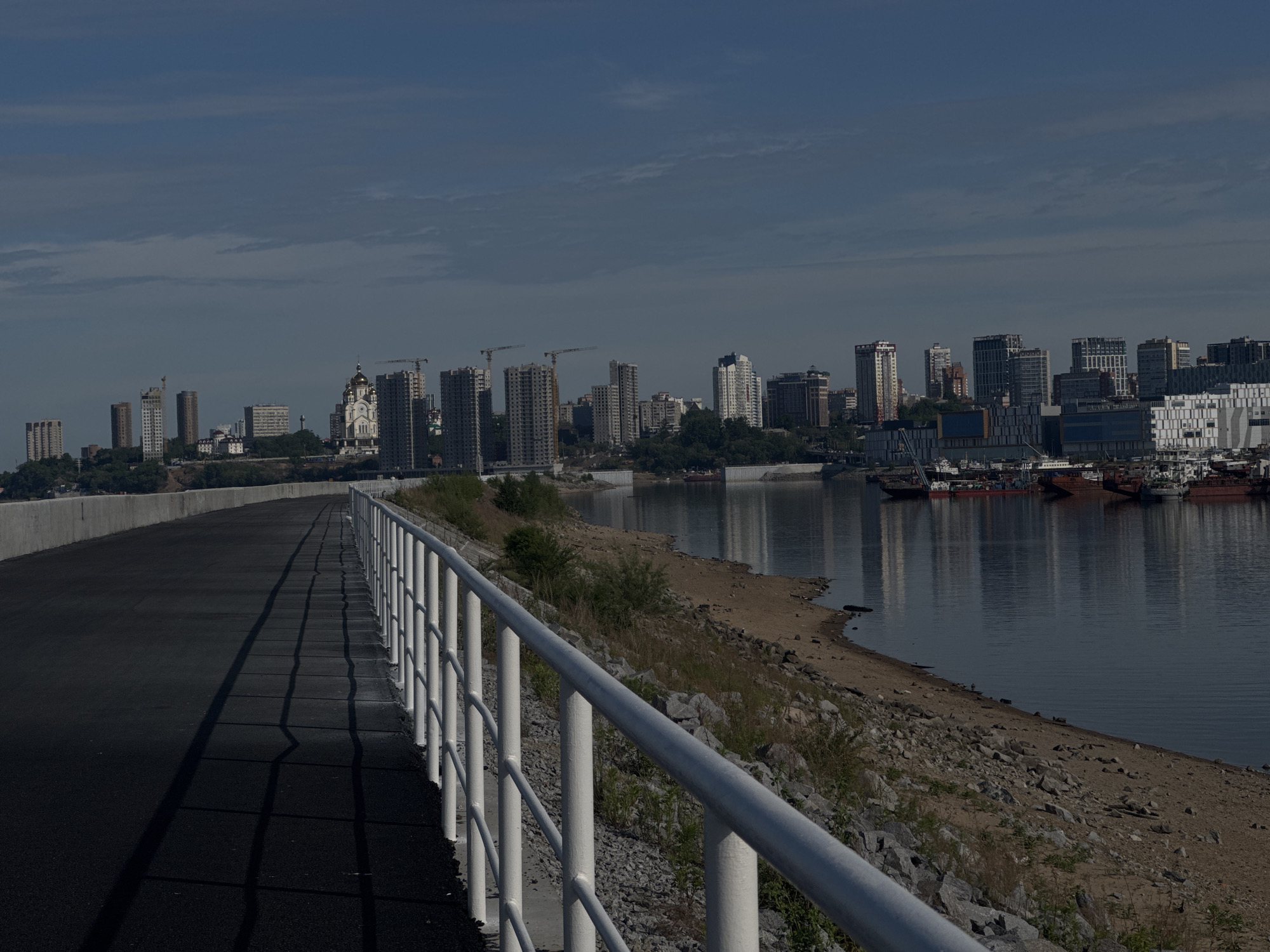 Evening riverside walk documented along Khabarovsk embankment