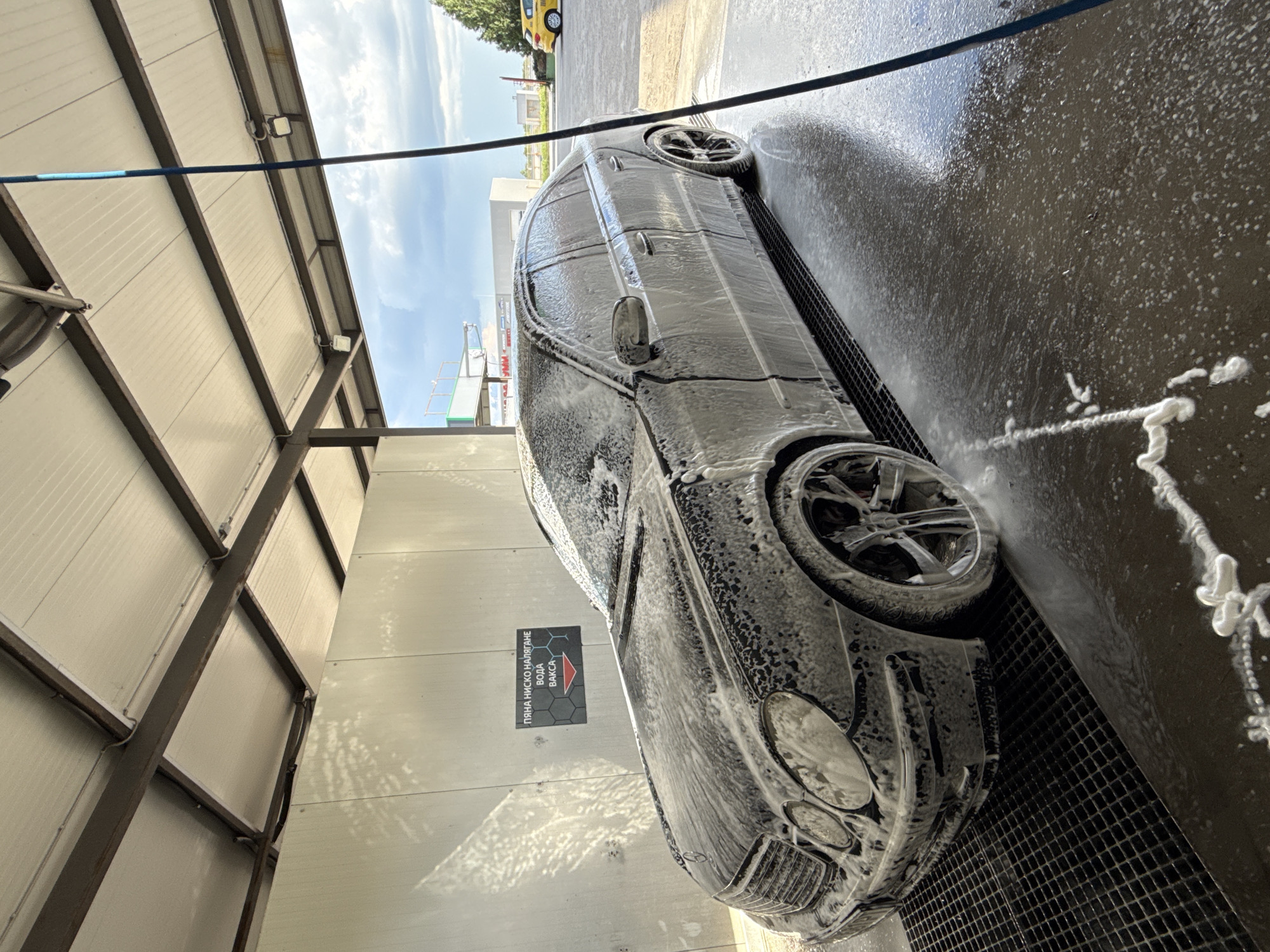Man washes car, visits hardware store in Stara Zagora