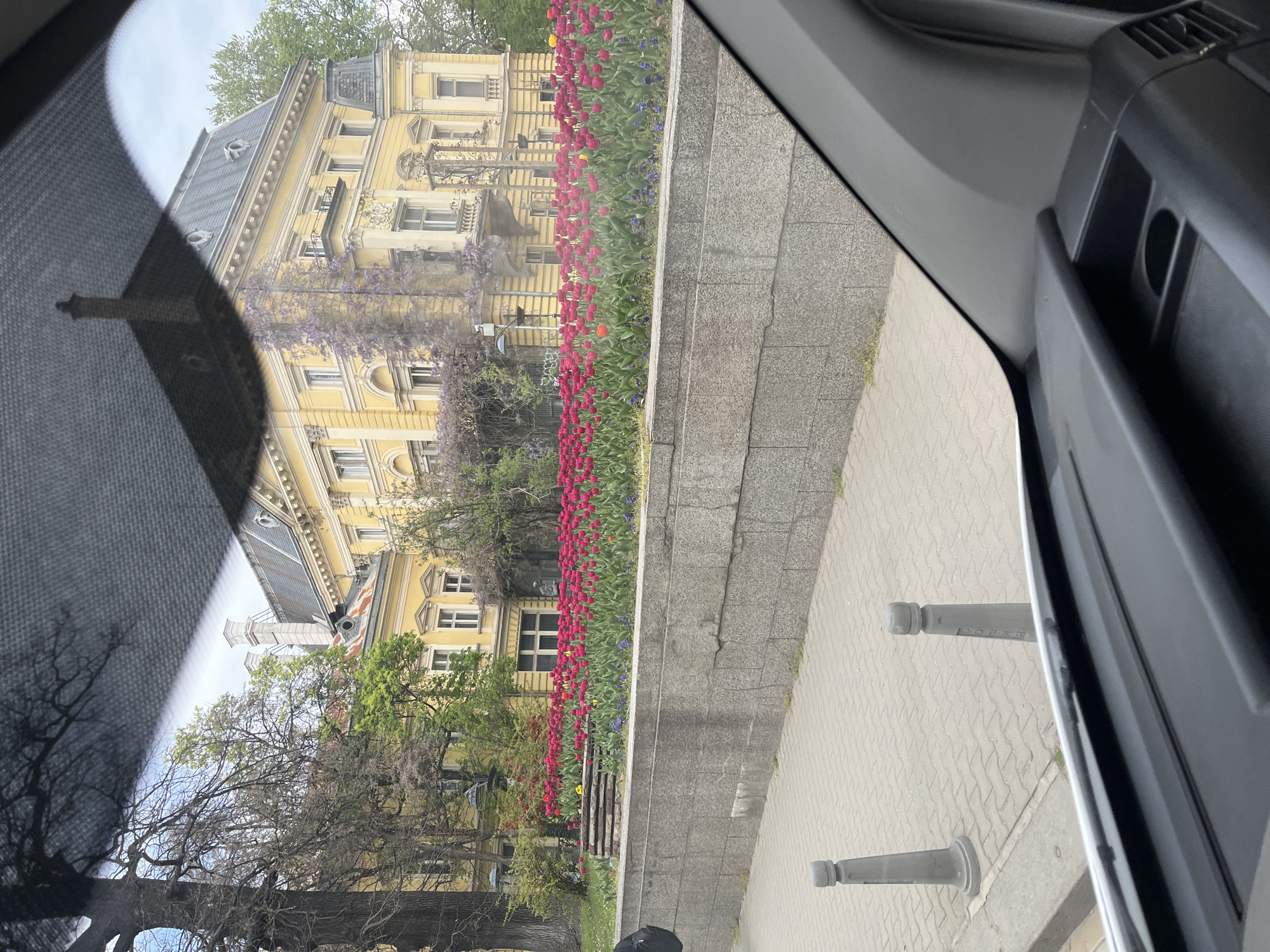 European city landmarks documented by traveler in two-minute span