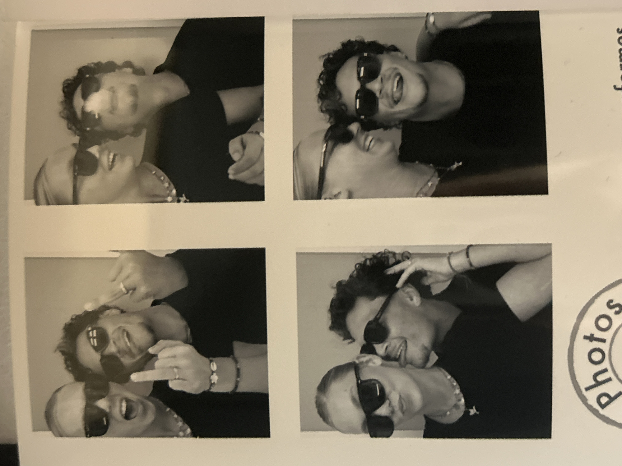 Friends capture moment in photobooth session in Lannoy