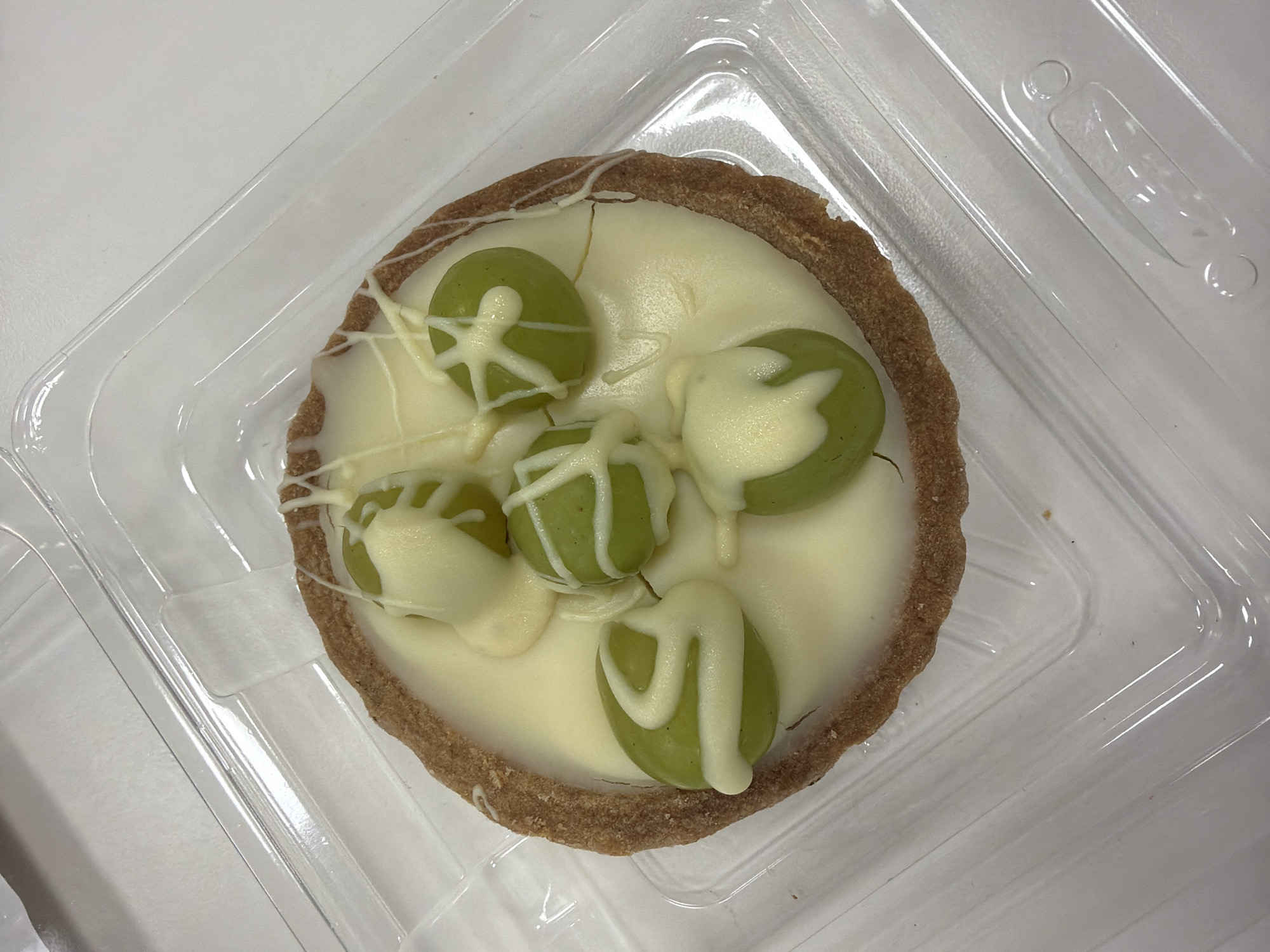 Late-night dessert moment captured at Puebla university cafeteria