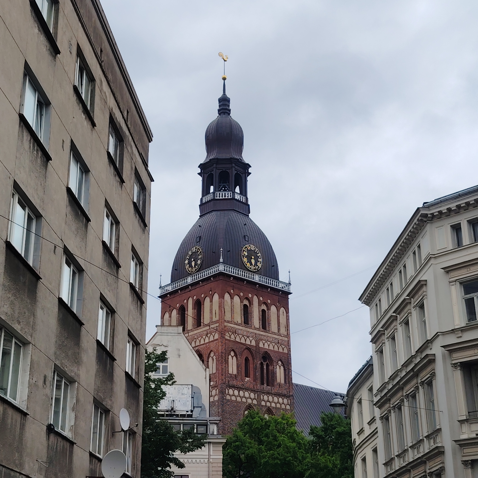 Tourist documents leisurely afternoon stroll through central Riga landmarks