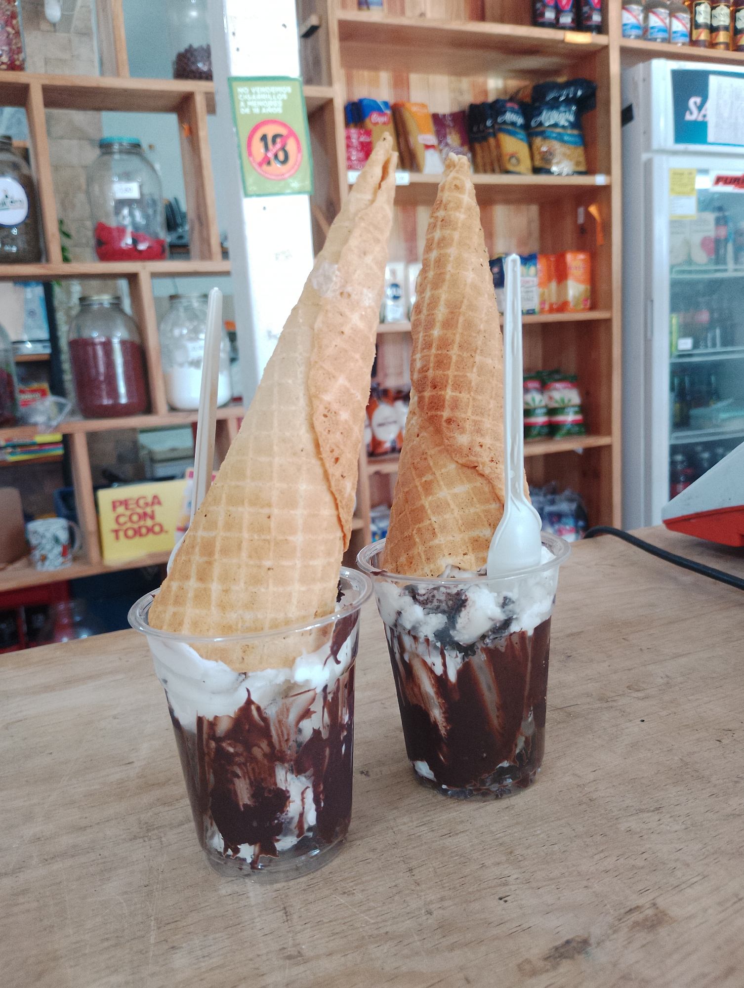 Ice cream desserts documented at Venezuelan cafes
