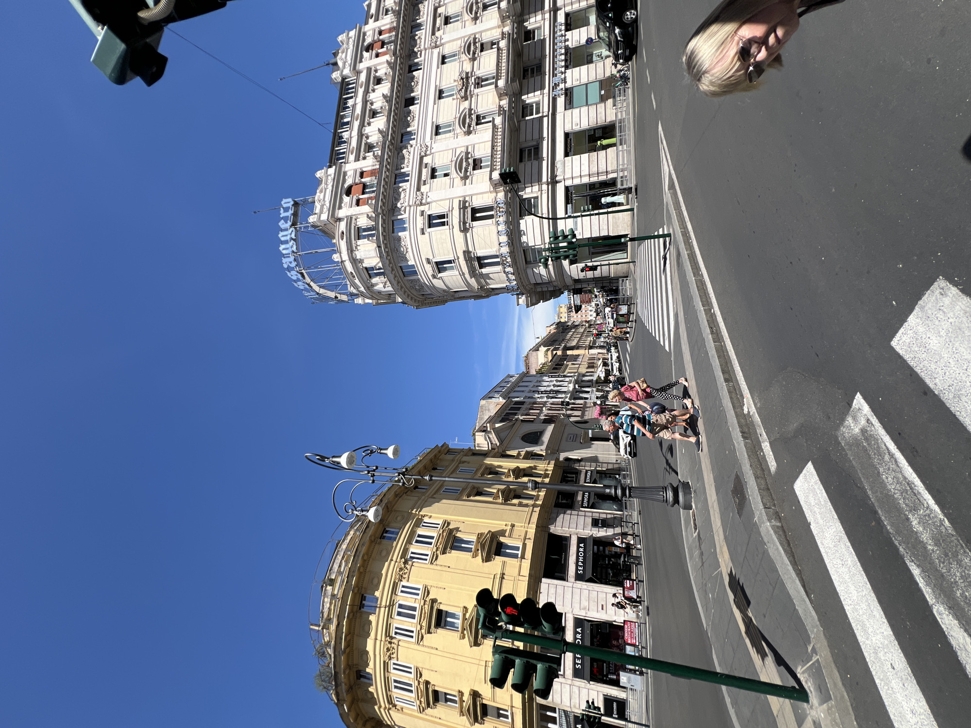 Sunny afternoon street scenes documented across central Rome
