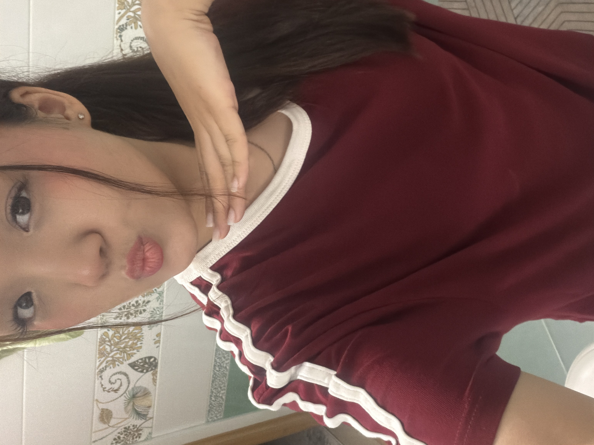 Bathroom selfie session in a Pargolovo apartment