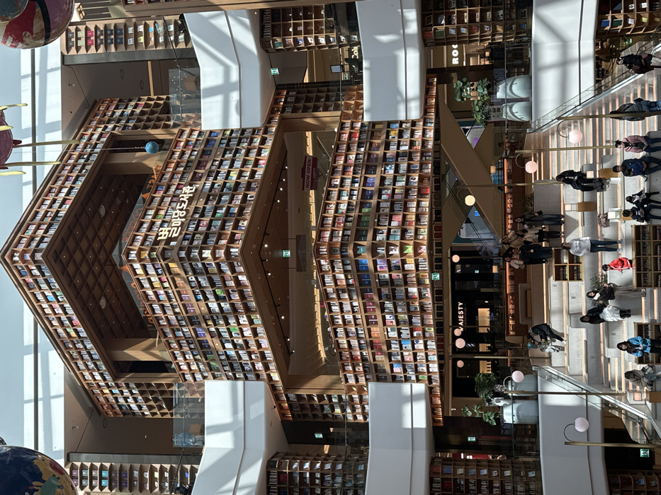 Early morning documentation of Starfield Library interior in Suwon
