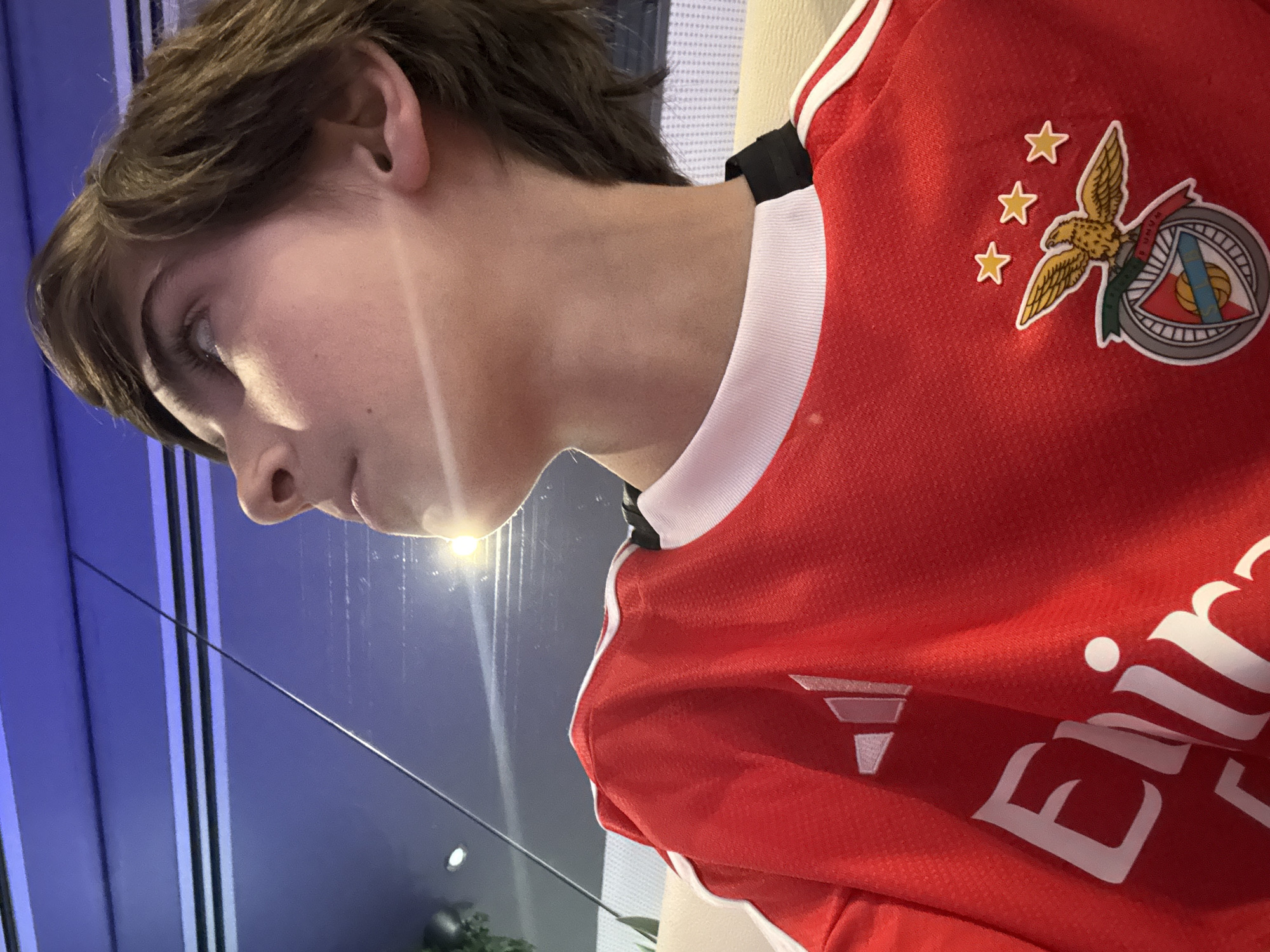 Young Benfica fan spotted in team jersey in Loures