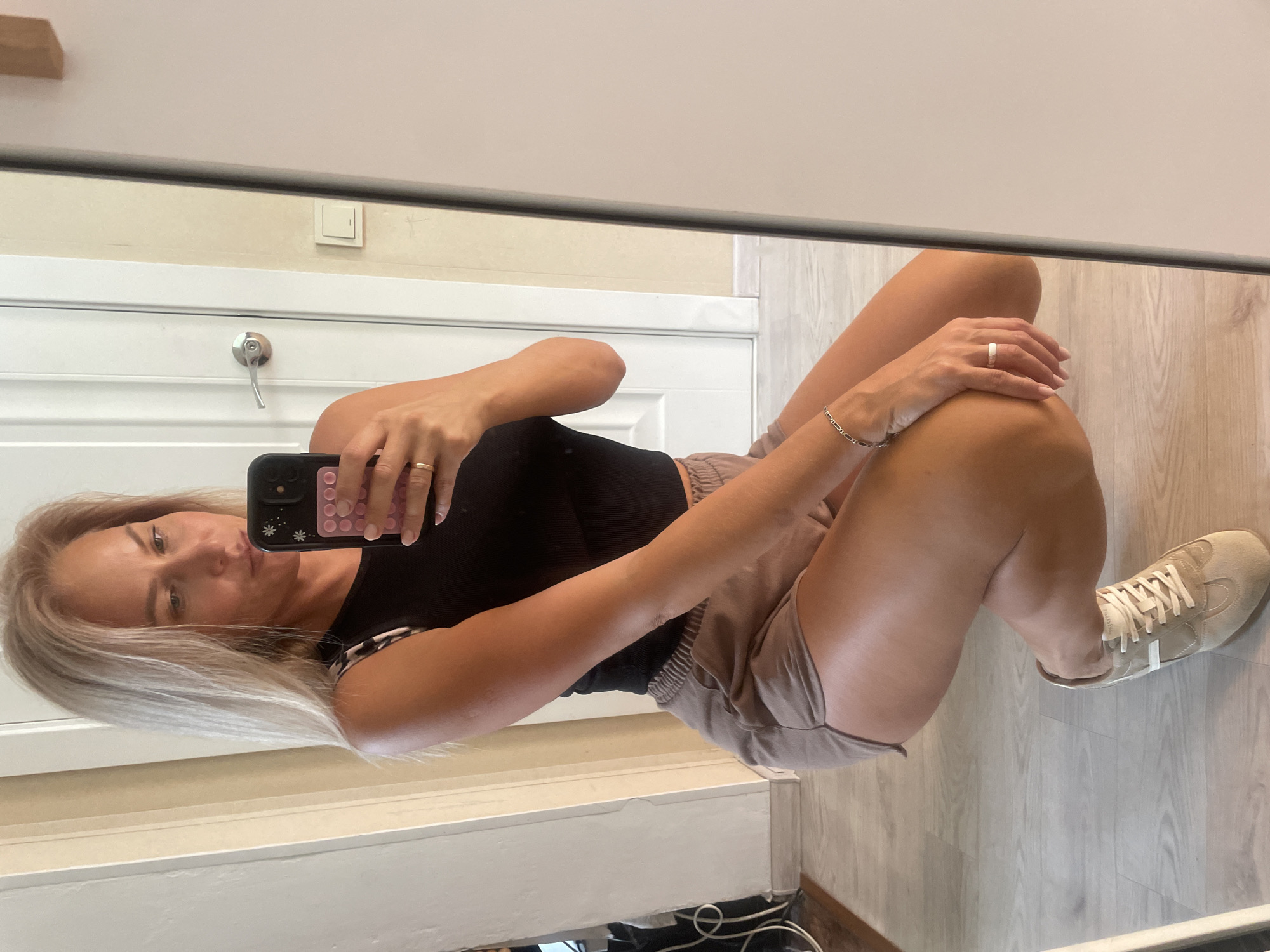 Mirror selfie session in Baranovka
