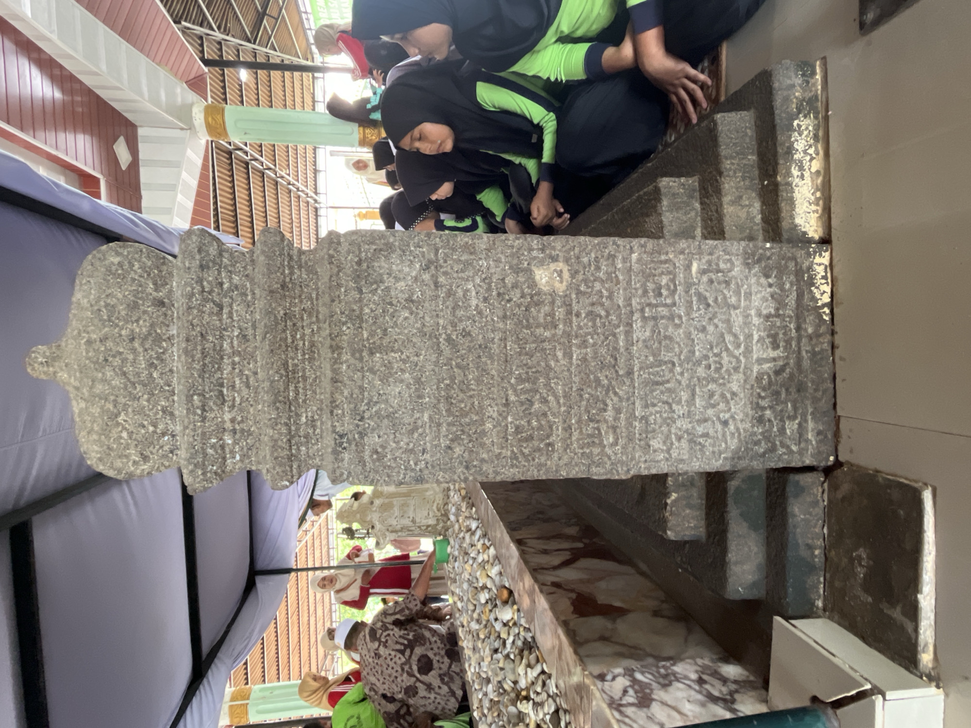 Students visit historic tomb shrine in Beuringen Indonesia
