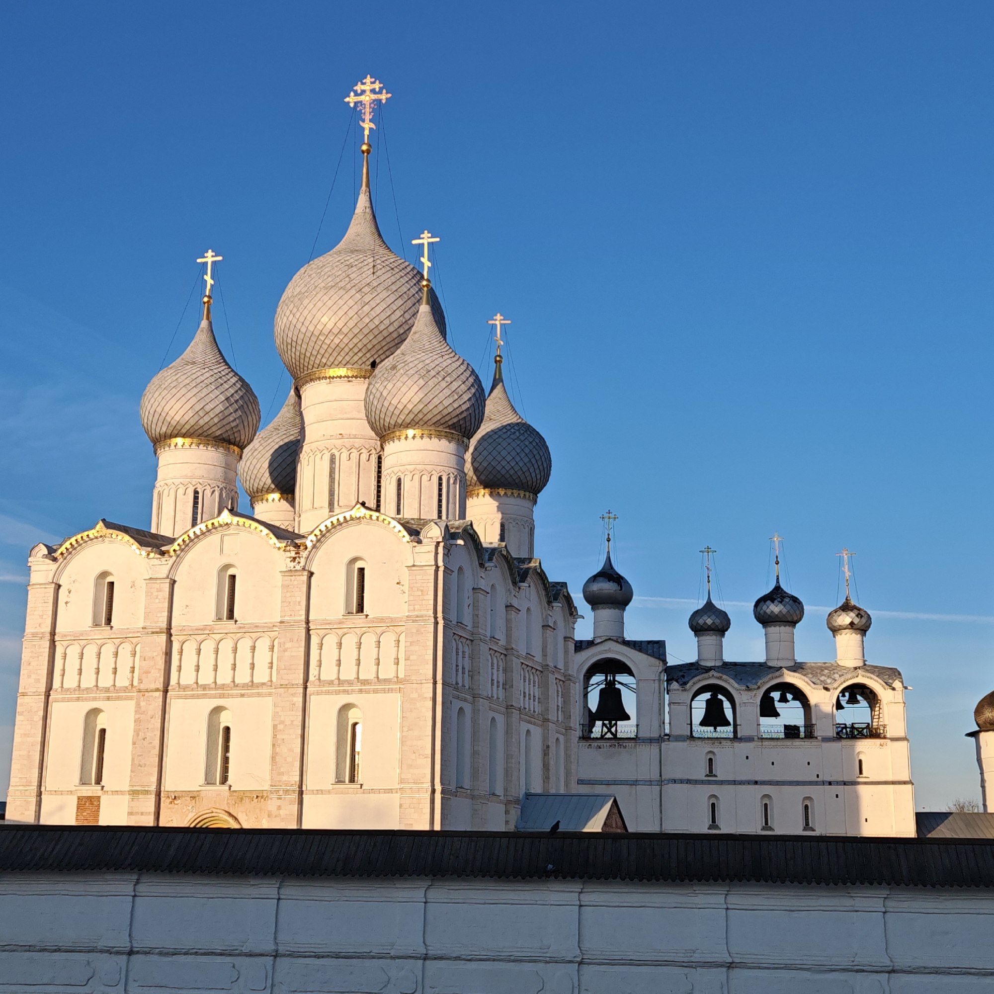 Tourist visits capture Rostov Kremlin architecture and street life