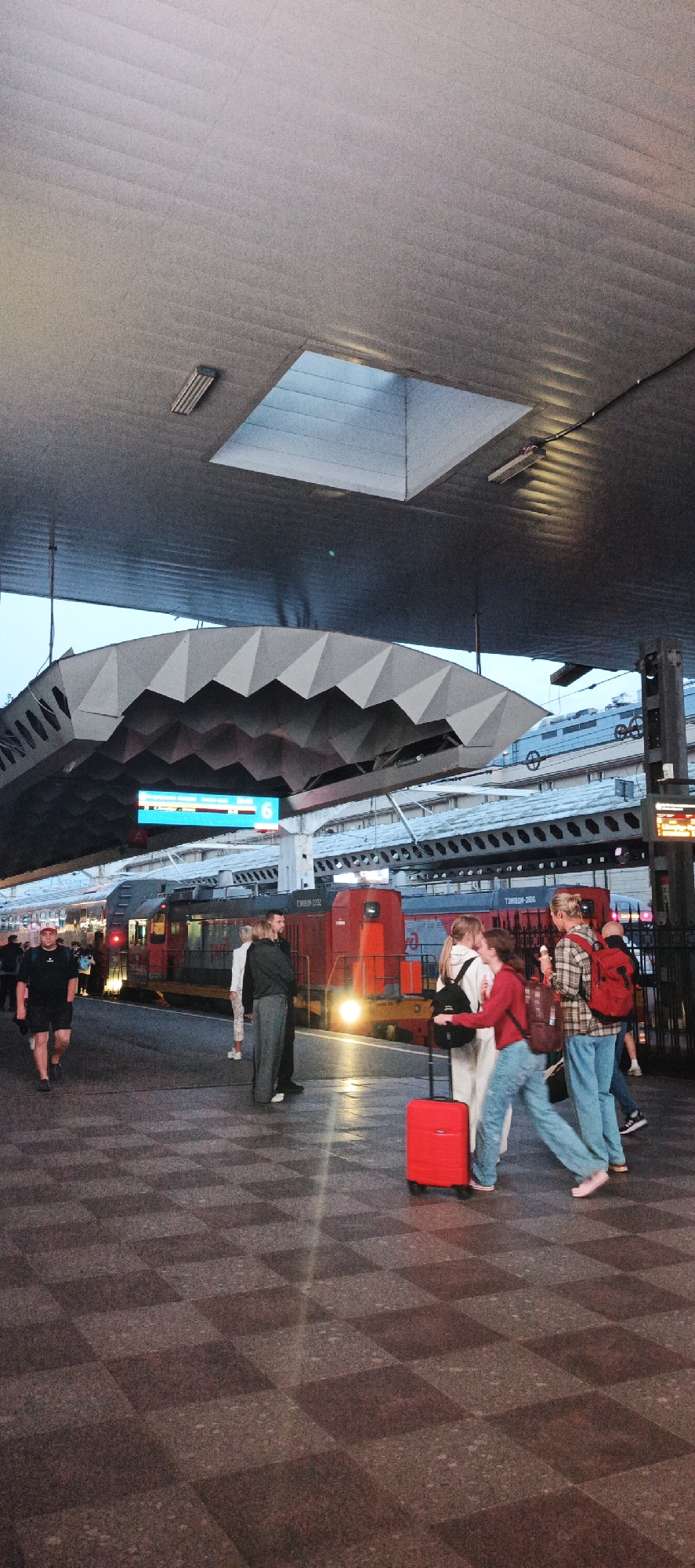 An evening wander through Saint Petersburg's streets and stations