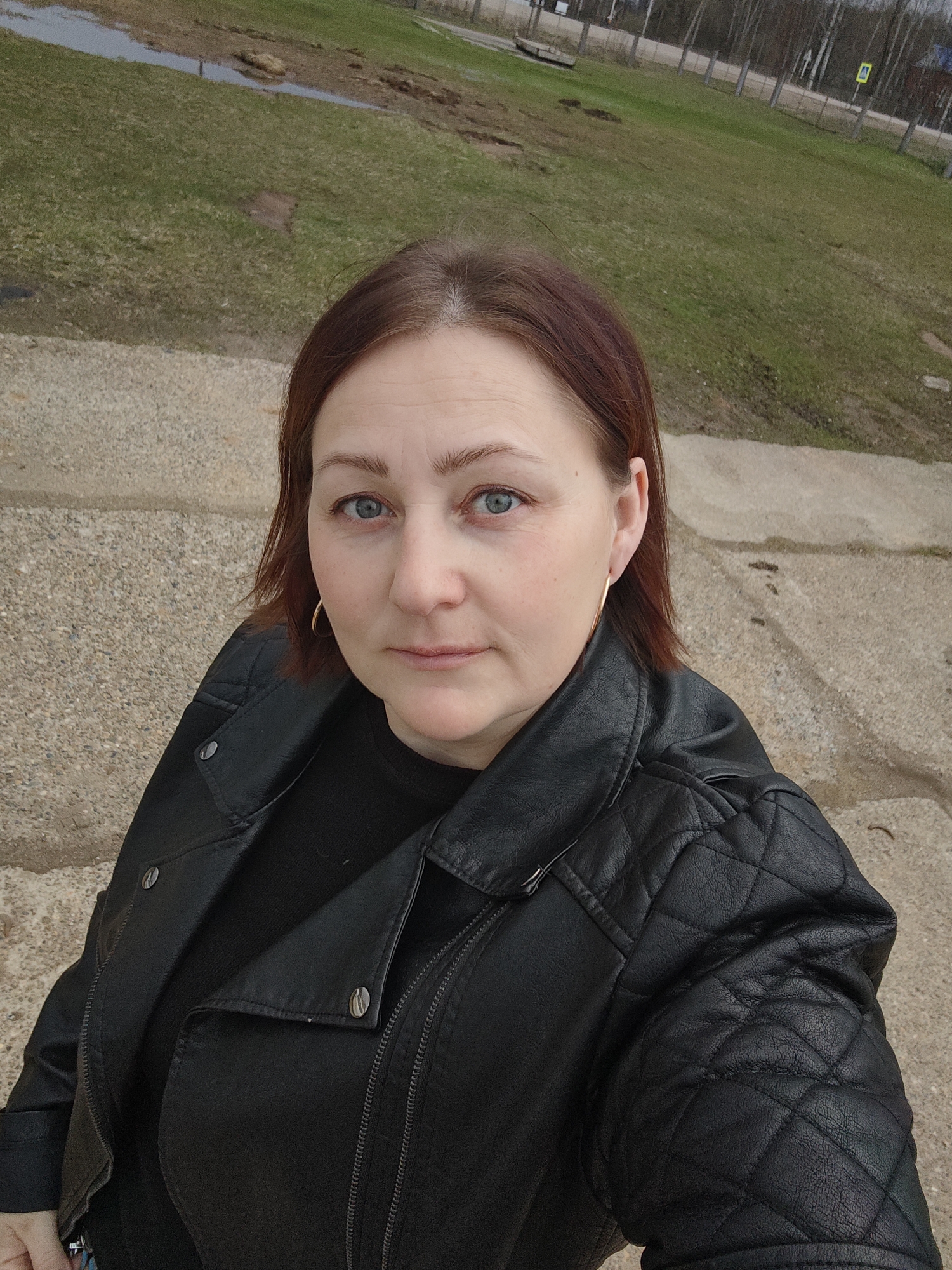 Woman photographed with neutral expression in Dubovaya, Russia