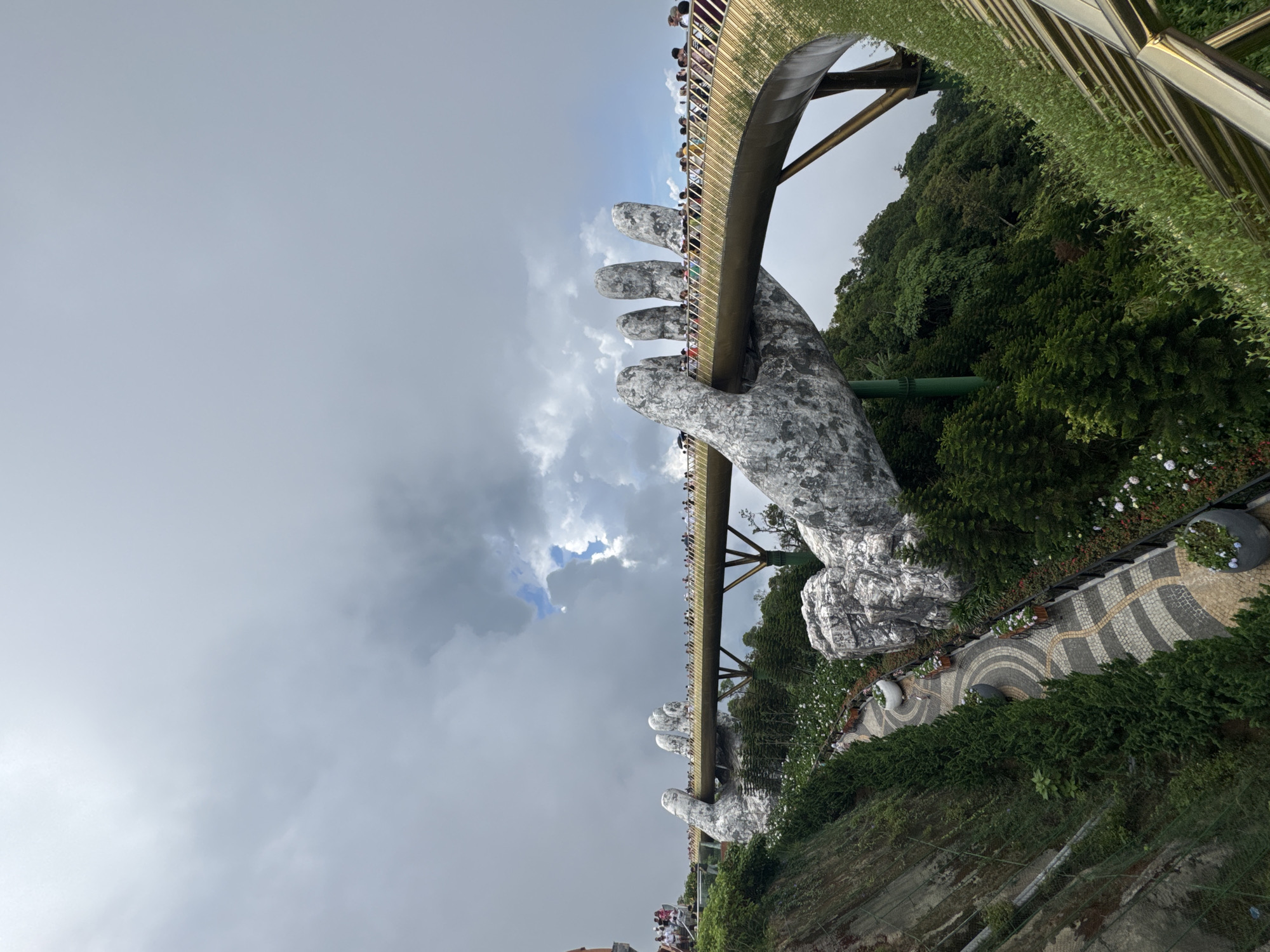 Tourist sites documented across Đà Nẵng during early morning hours