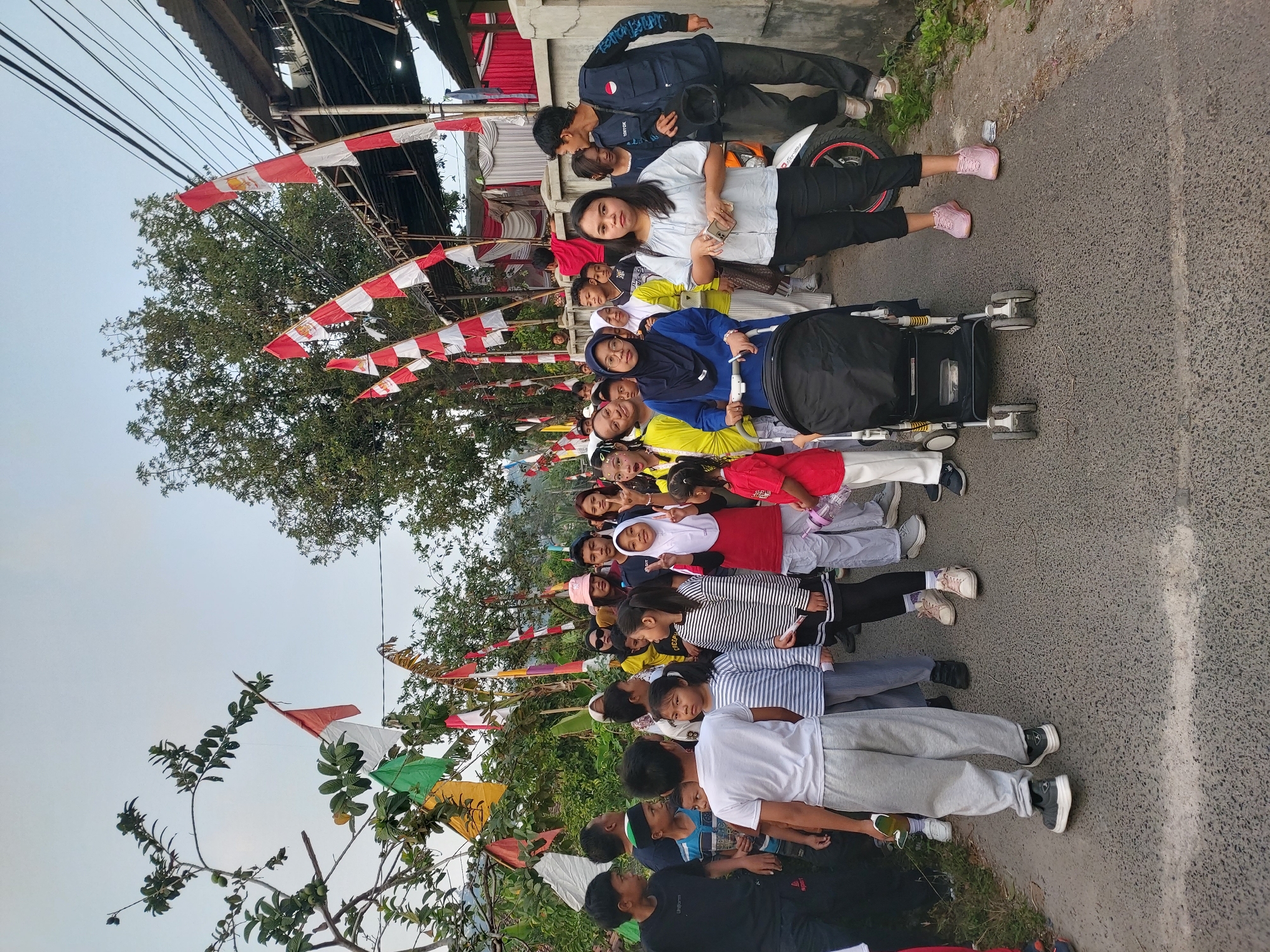 Independence Day street celebrations and food prep in Bandar Lampung