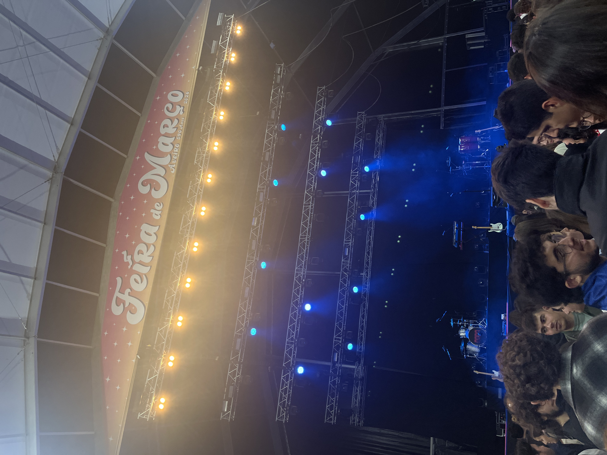 Evening crowd enjoys music and food at Aveiro March Fair