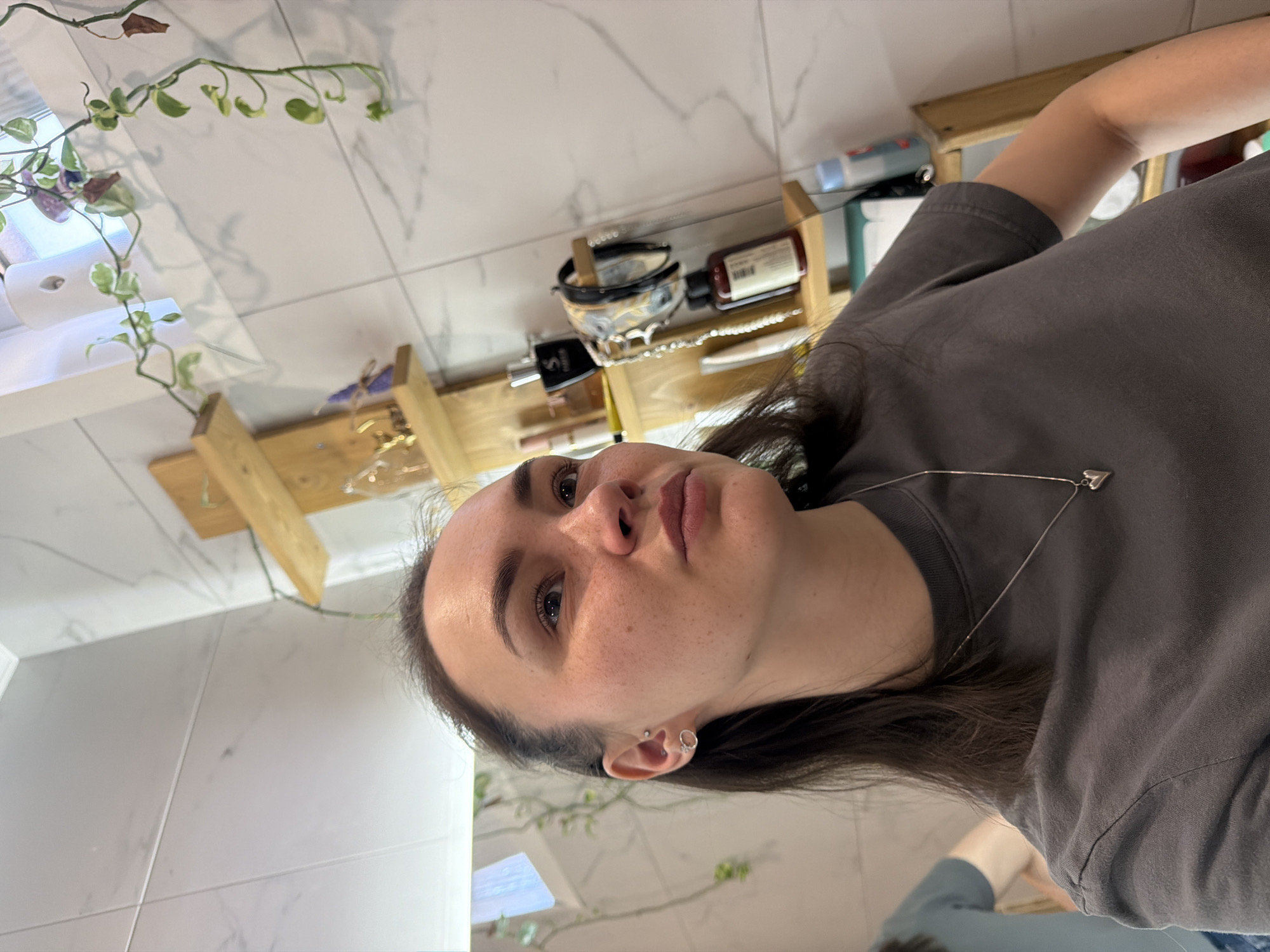 Woman takes bathroom selfie in Chaikovsky, Russia