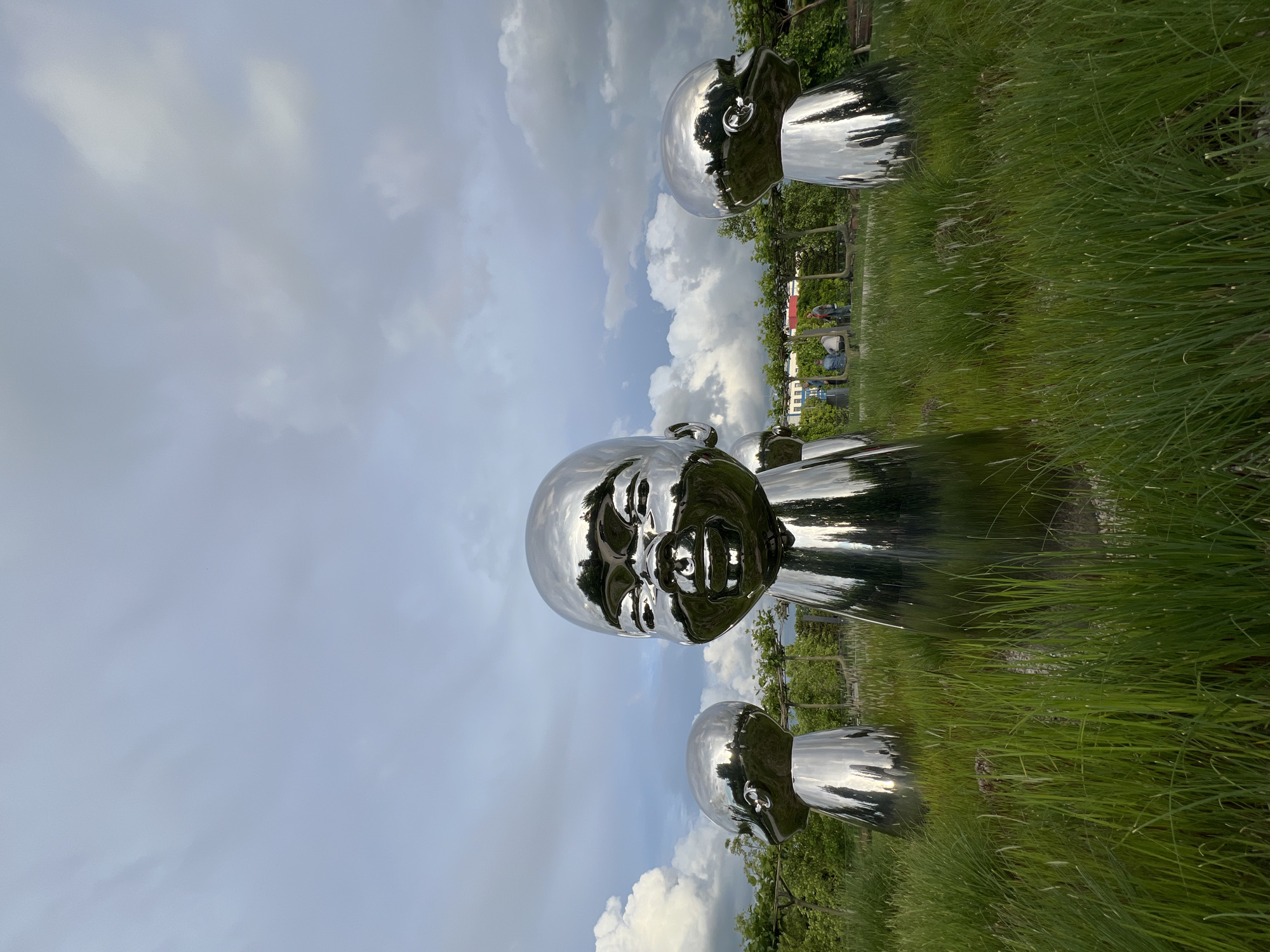 Reflective head sculptures documented in Krasnodar park installation