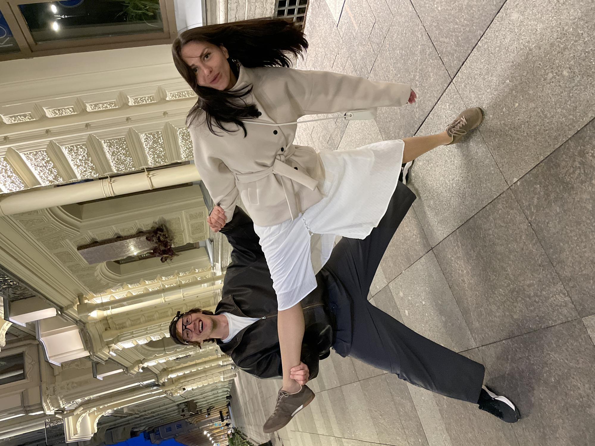 Couple's romantic photo session spans Saint Petersburg city center
