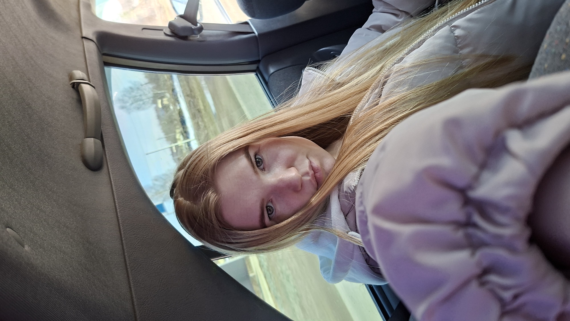 Woman observed in car backseat in Гаревая, Russia