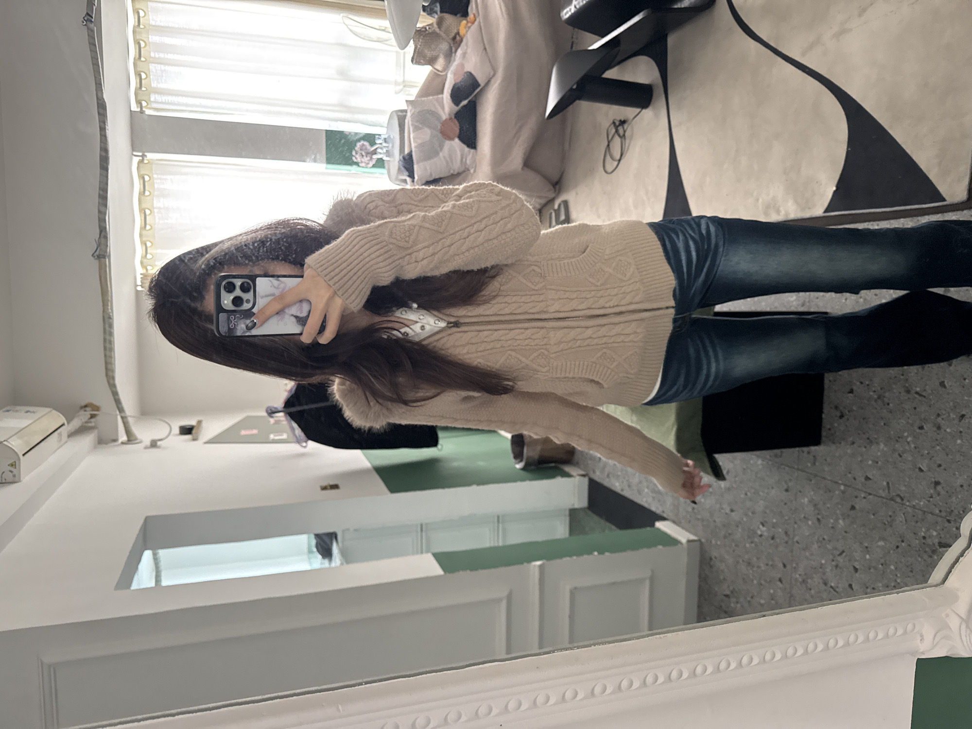 Mirror selfies captured by multiple witnesses in Liangjiang homes