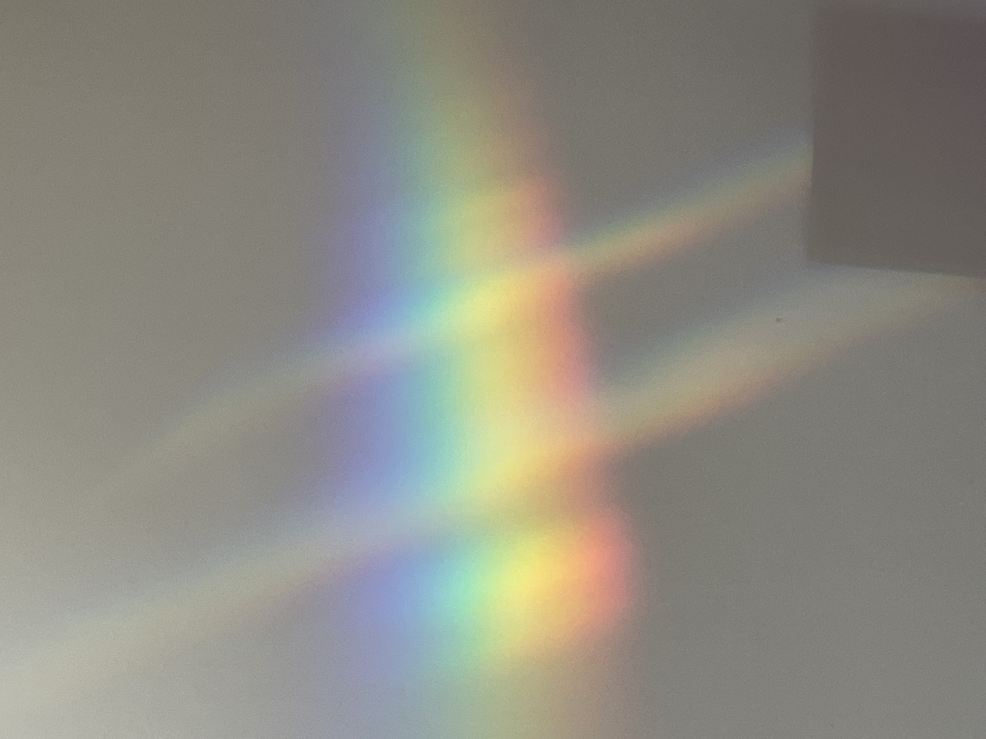 Witness documents indoor objects, light patterns in Belgrade suburb