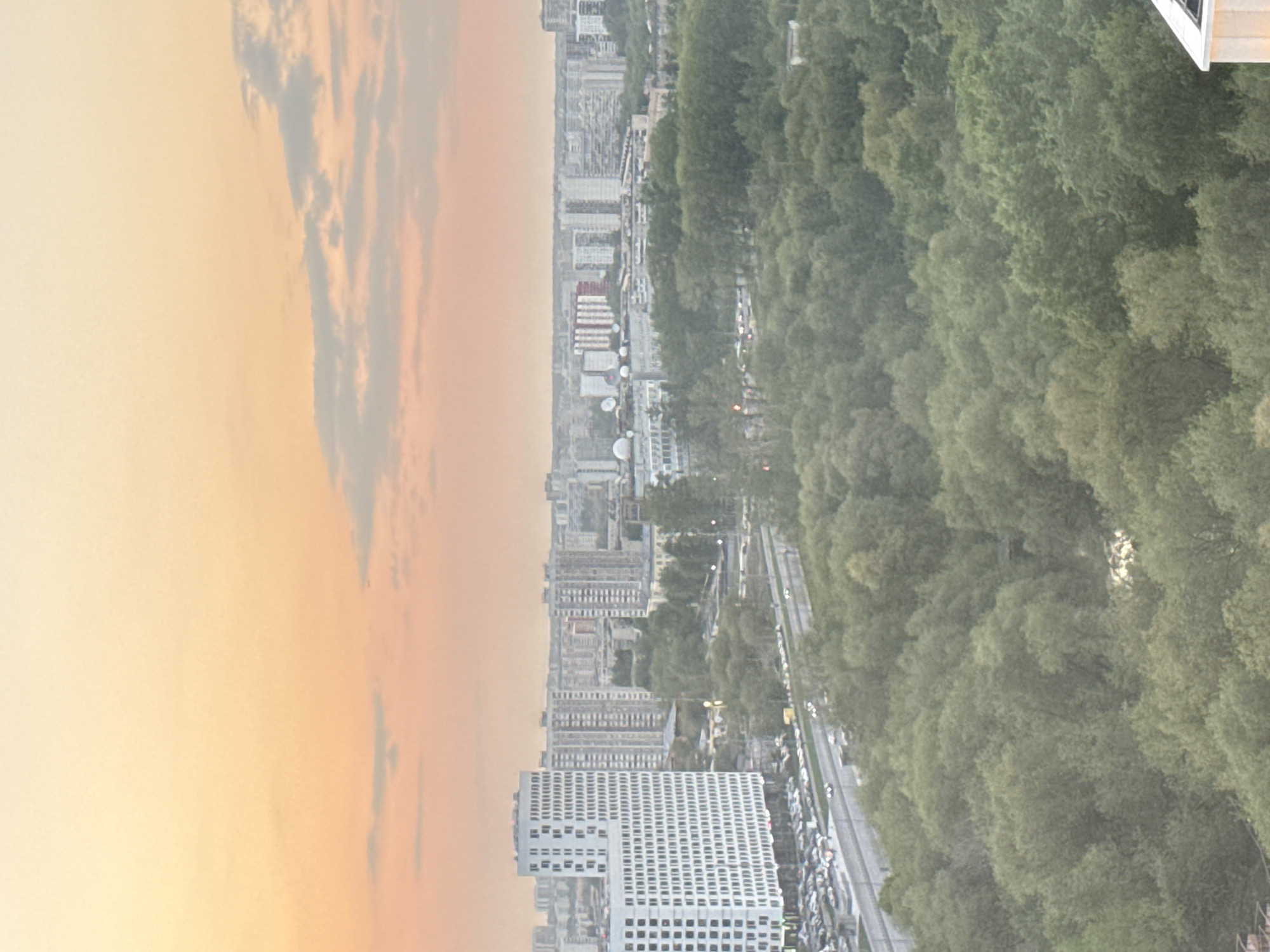 Witness documents city sunset across four-minute timespan