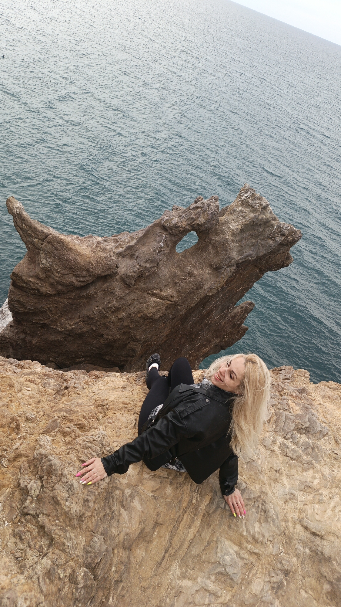 Tourists explore scenic Balaklava cliffs, pose with souvenir mugs