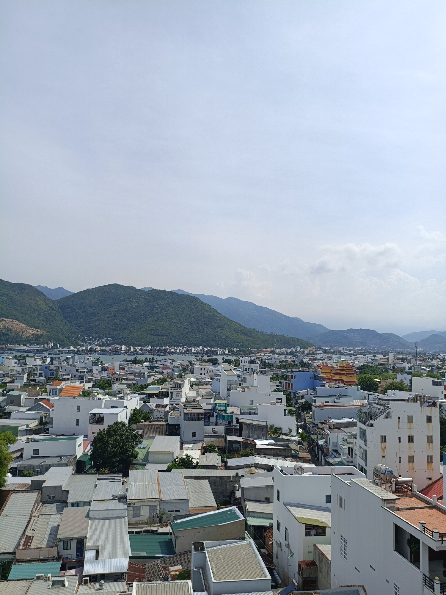 Morning slices of life in Nam Nha Trang's streets and cafés