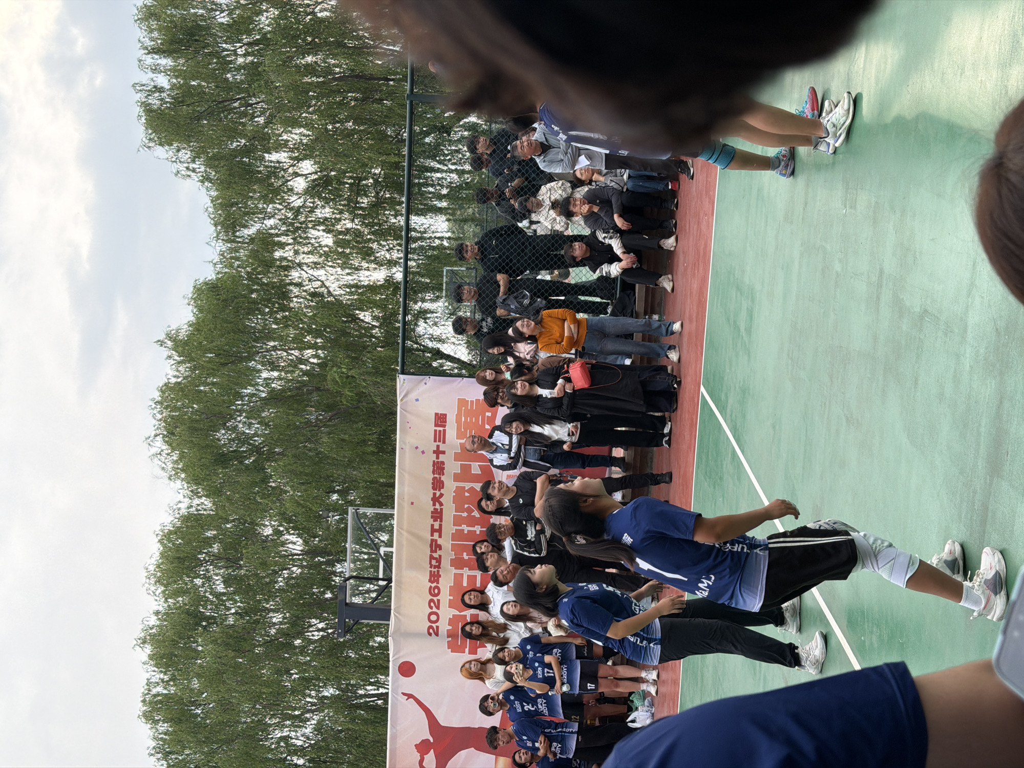 Outdoor sporting event draws crowd in Zhongtun, China