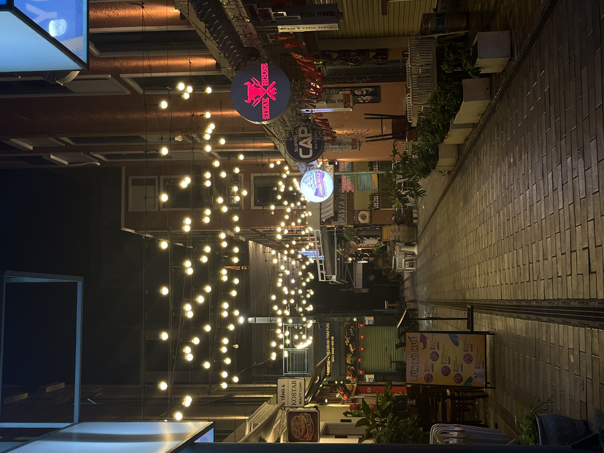 Nightlife scene unfolds across Đà Nẵng entertainment district