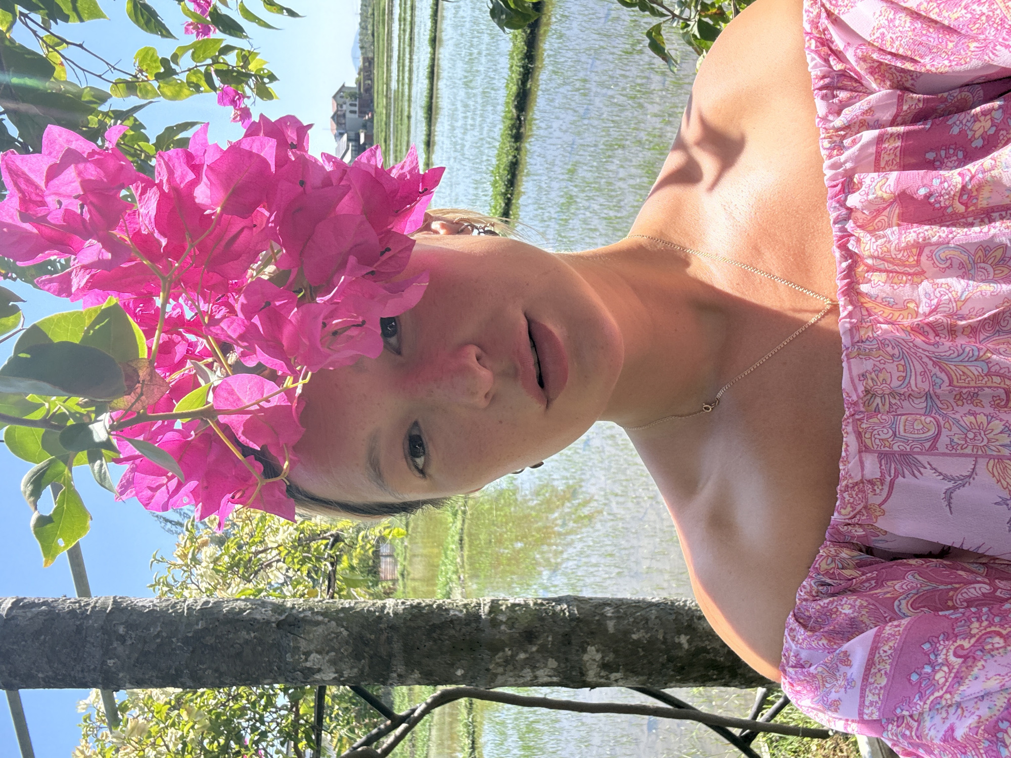 Lunch and selfies at a rice paddy café outside Đà Nẵng