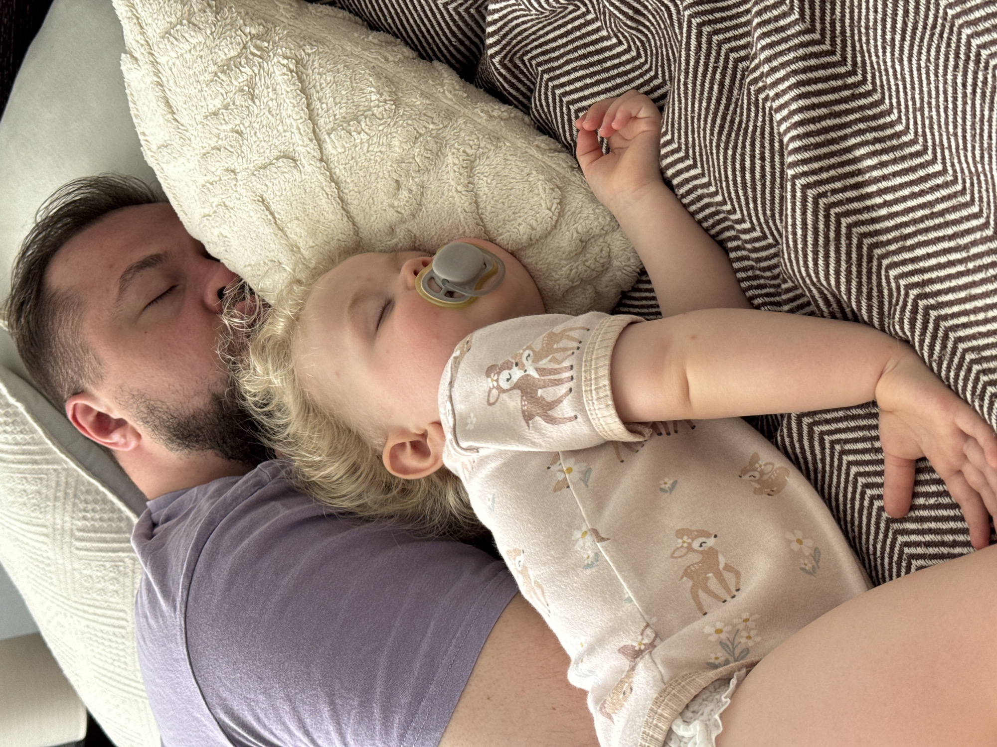 Family morning routine captured in Vladimir bedroom scenes