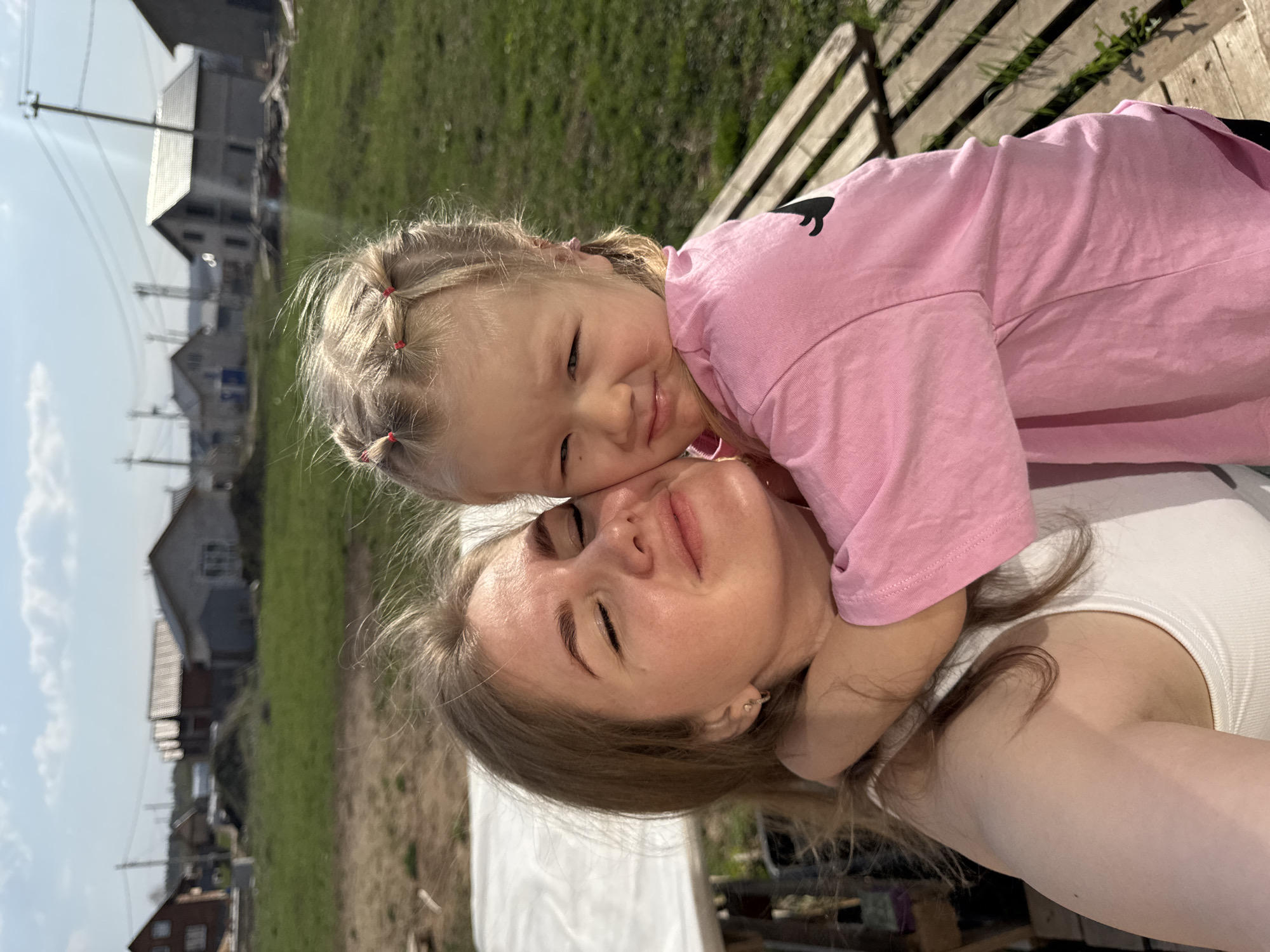 Mother and child photographed during outdoor selfie session in Ферма