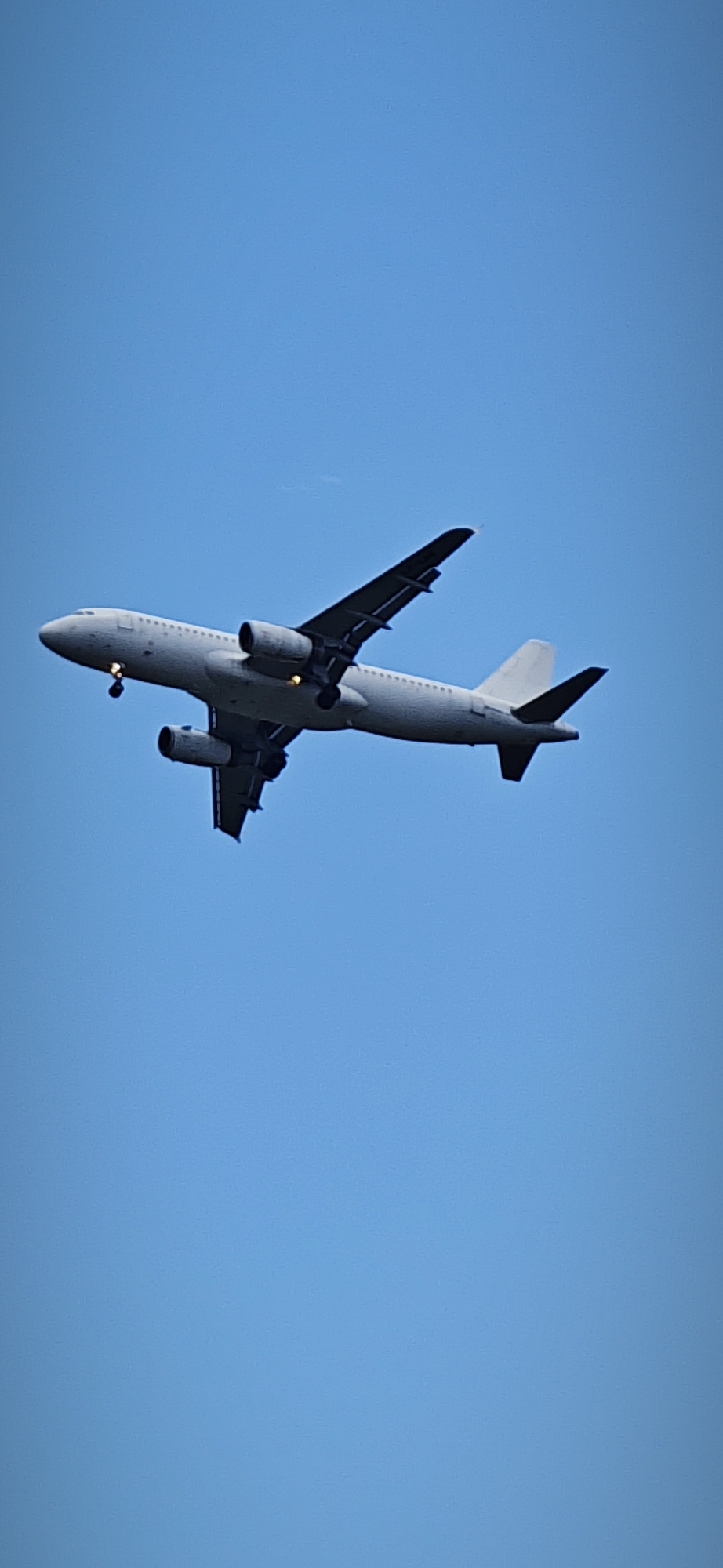 Aircraft with landing gear observed over Burgas, Bulgaria