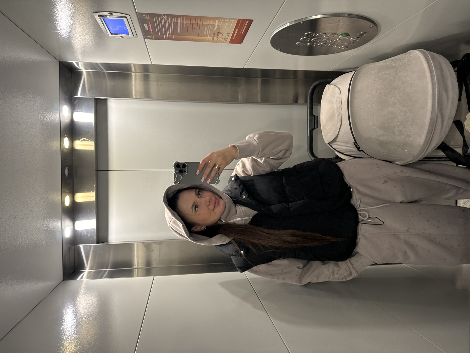 Casual moments captured in Odintsovo: elevator selfies, child playing