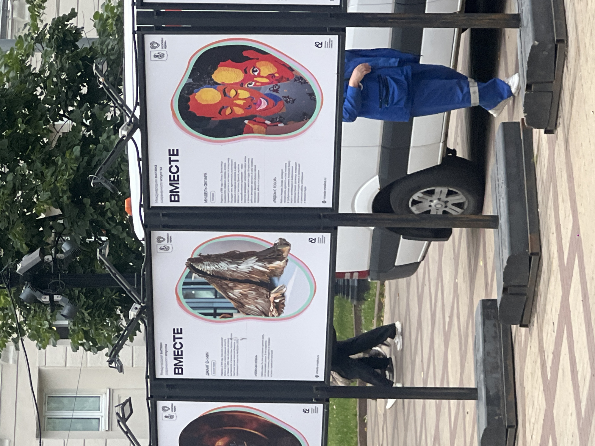 Outdoor arts festival fills Moscow's Theater Boulevard on summer afternoon