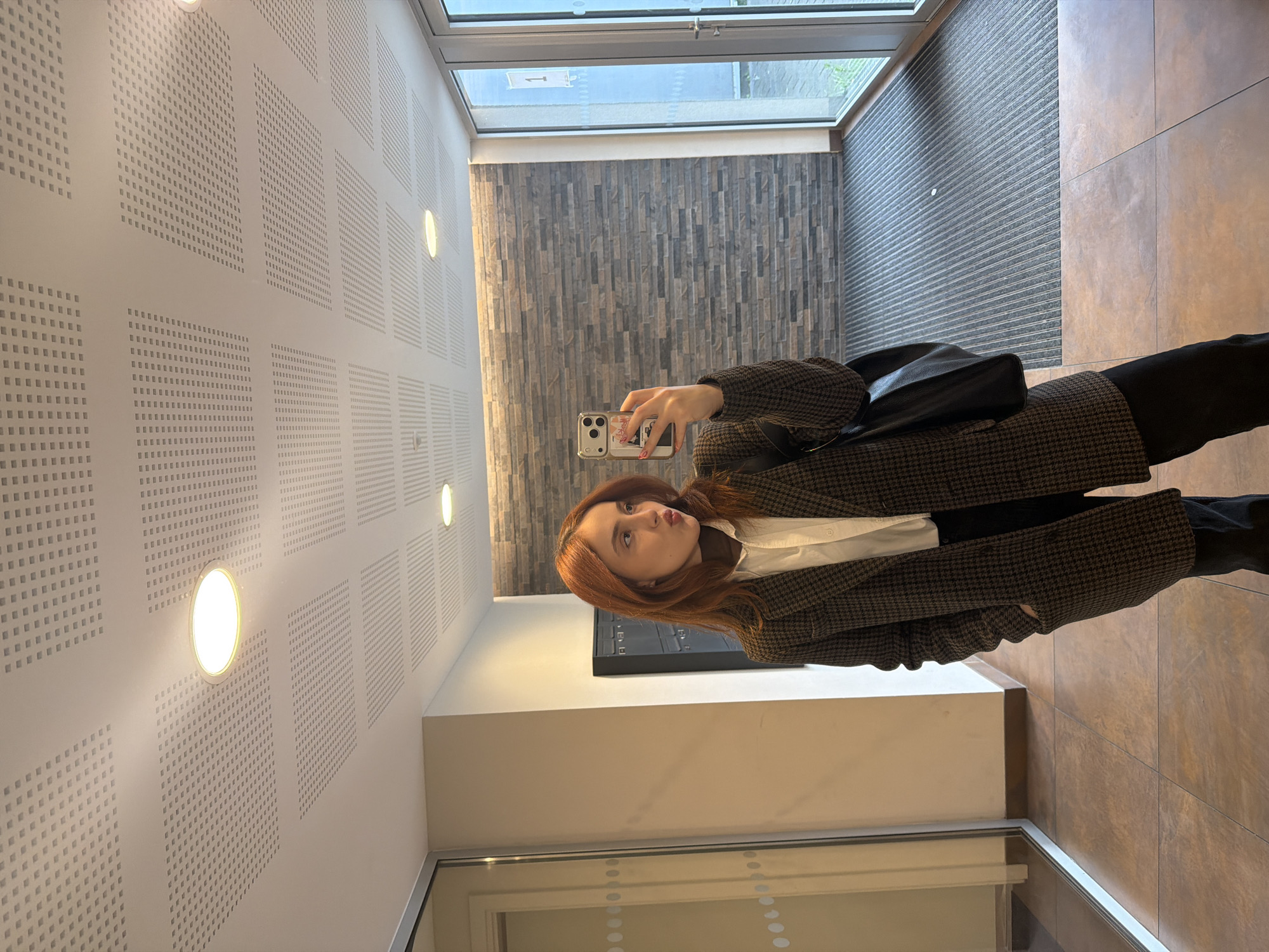 Woman takes mirror selfies in Strasbourg building elevator