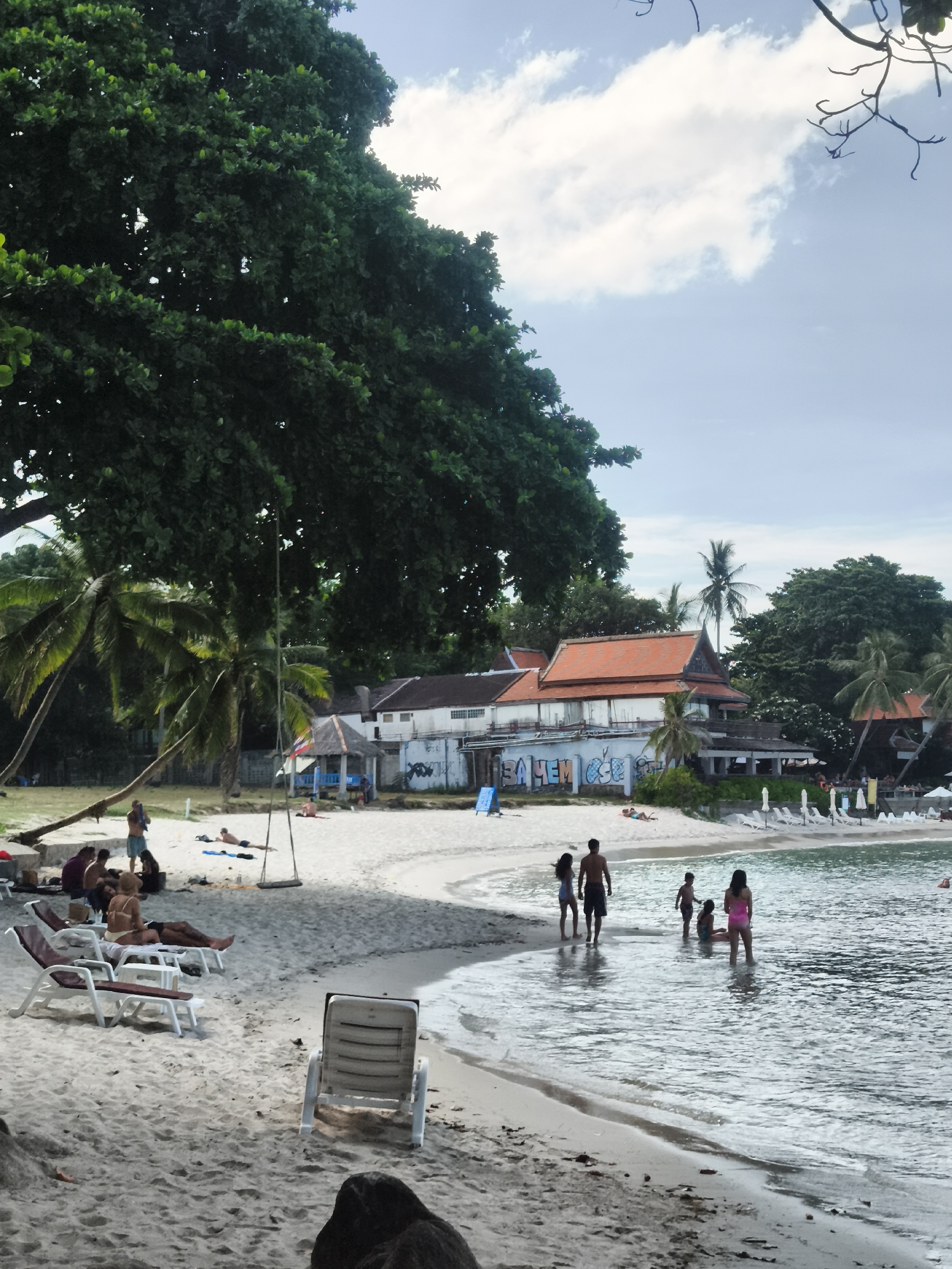 Ko Samui coastline: beaches, docks, fishing boats, morning calm