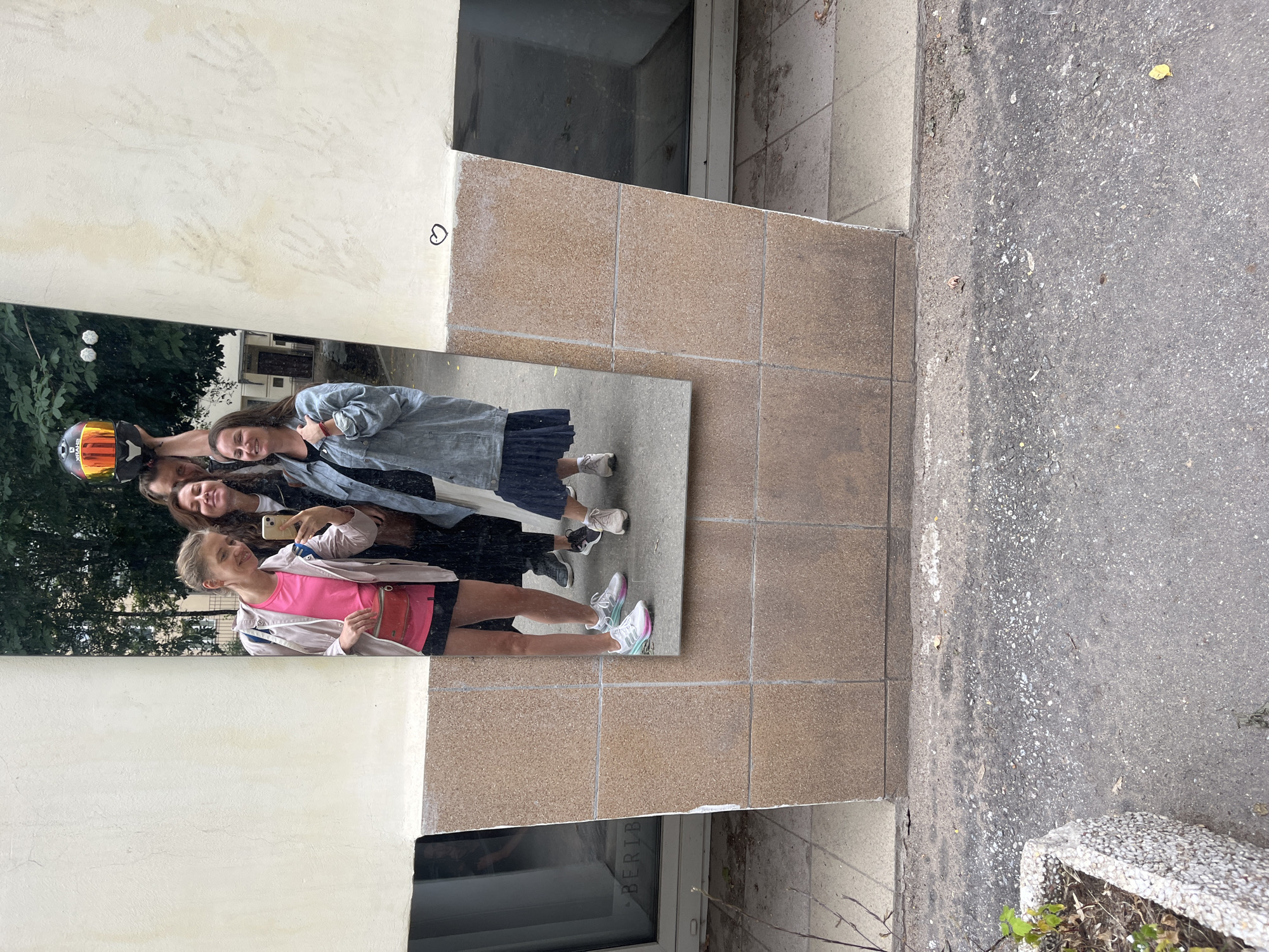 Mirror selfies and a meditation studio near Patriarch's Pond, Moscow