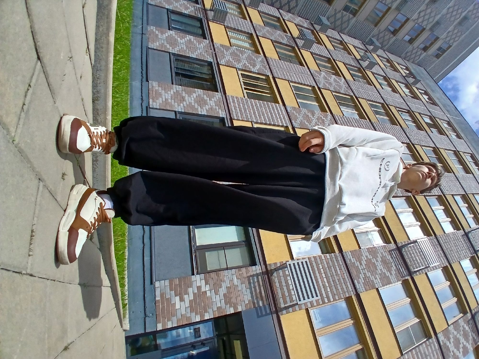 Casual street-level moments across Yekaterinburg on a June morning