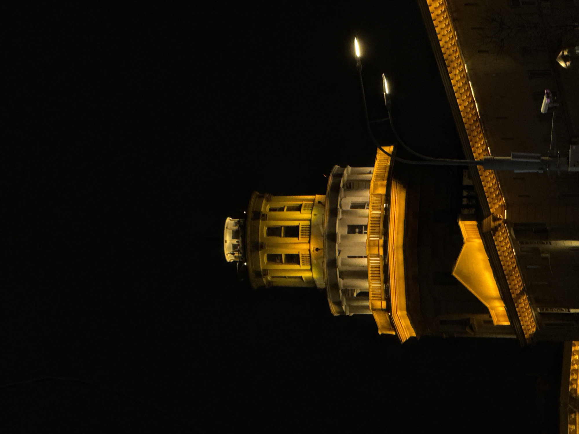 Moscow nighttime infrastructure captured by witness on April 15