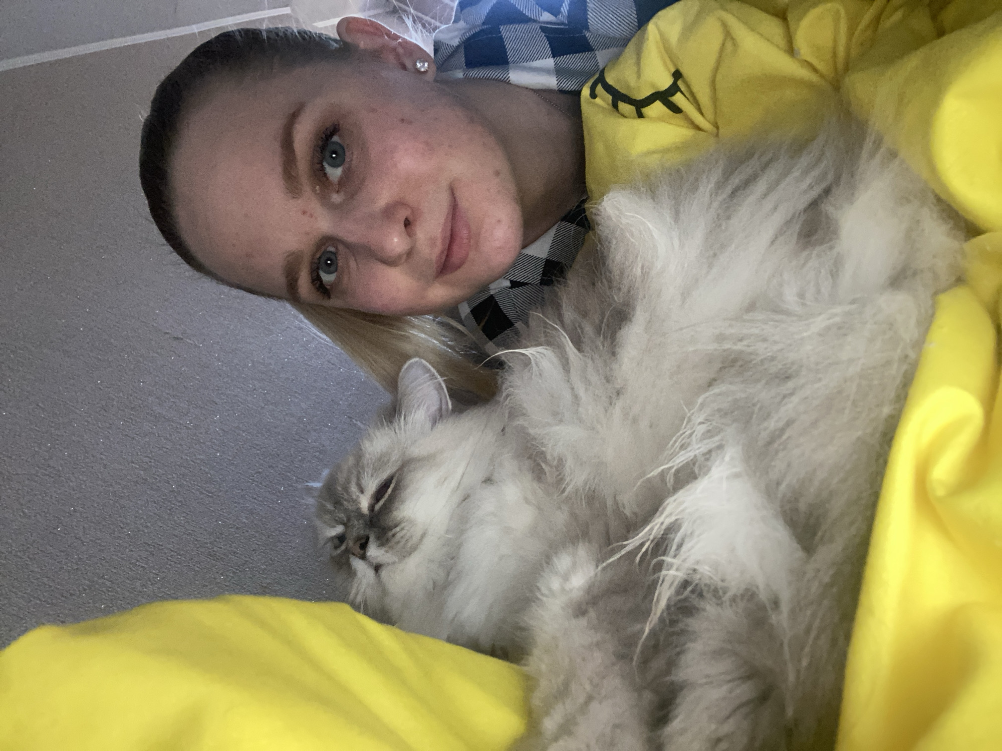 Woman documents afternoon with selfies and pet moments