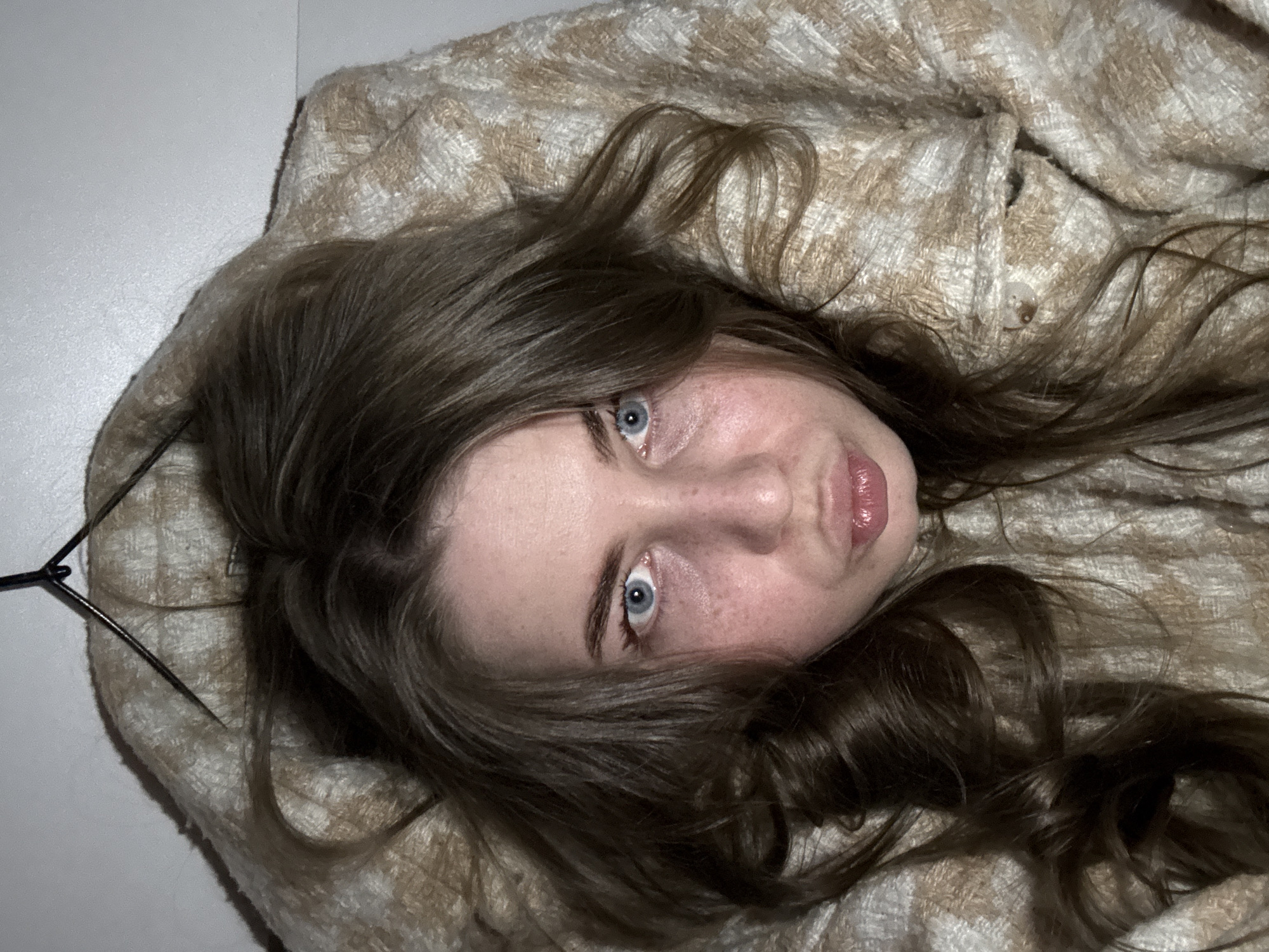 Evening portraits and street scenes captured in Chaikovsky, Russia