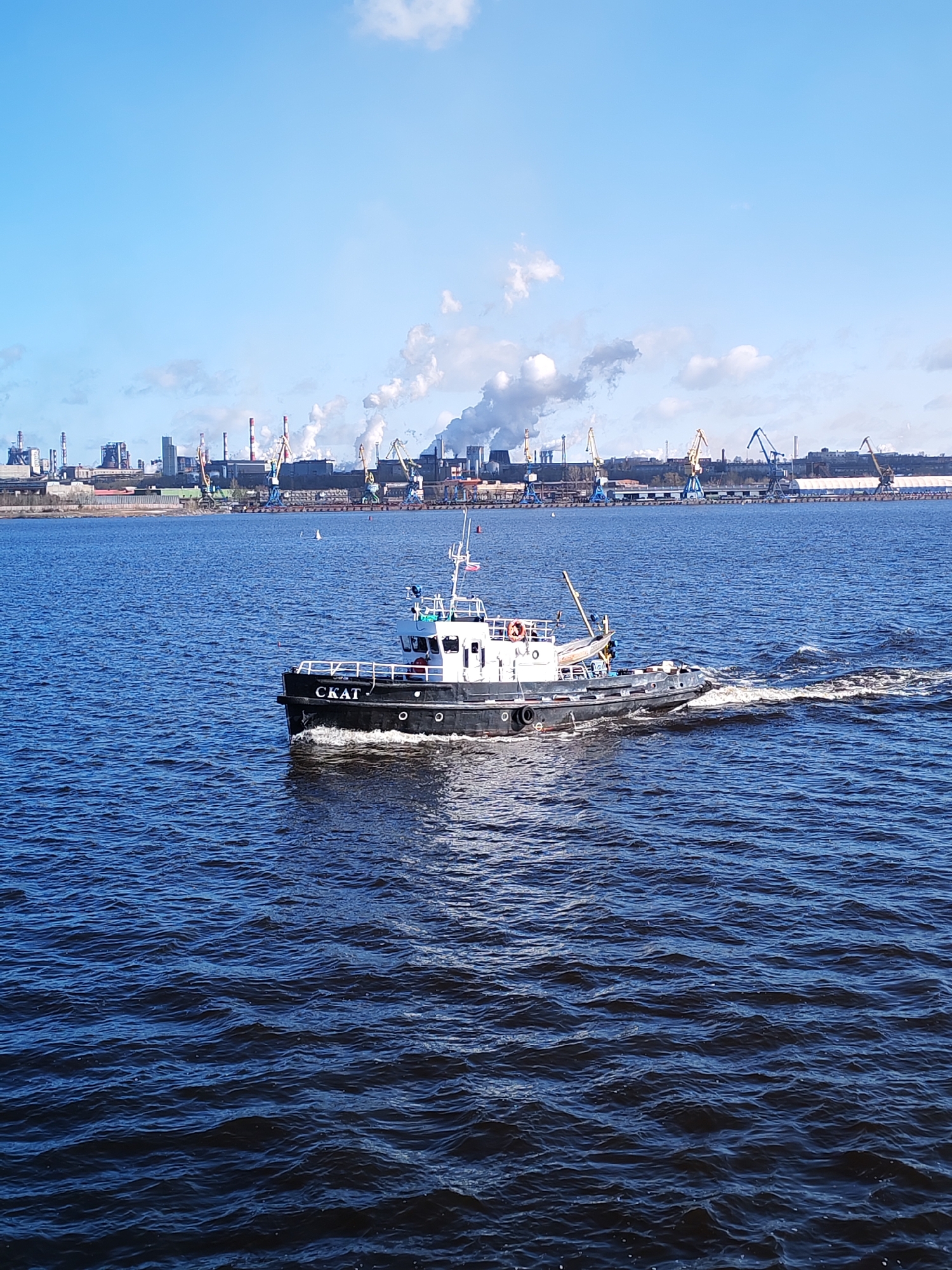 Tugboat and barge spotted on Sheksna River in Cherepovets